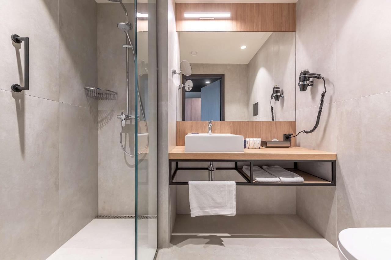 Standard Twin Room with Street View - Non-Smoking