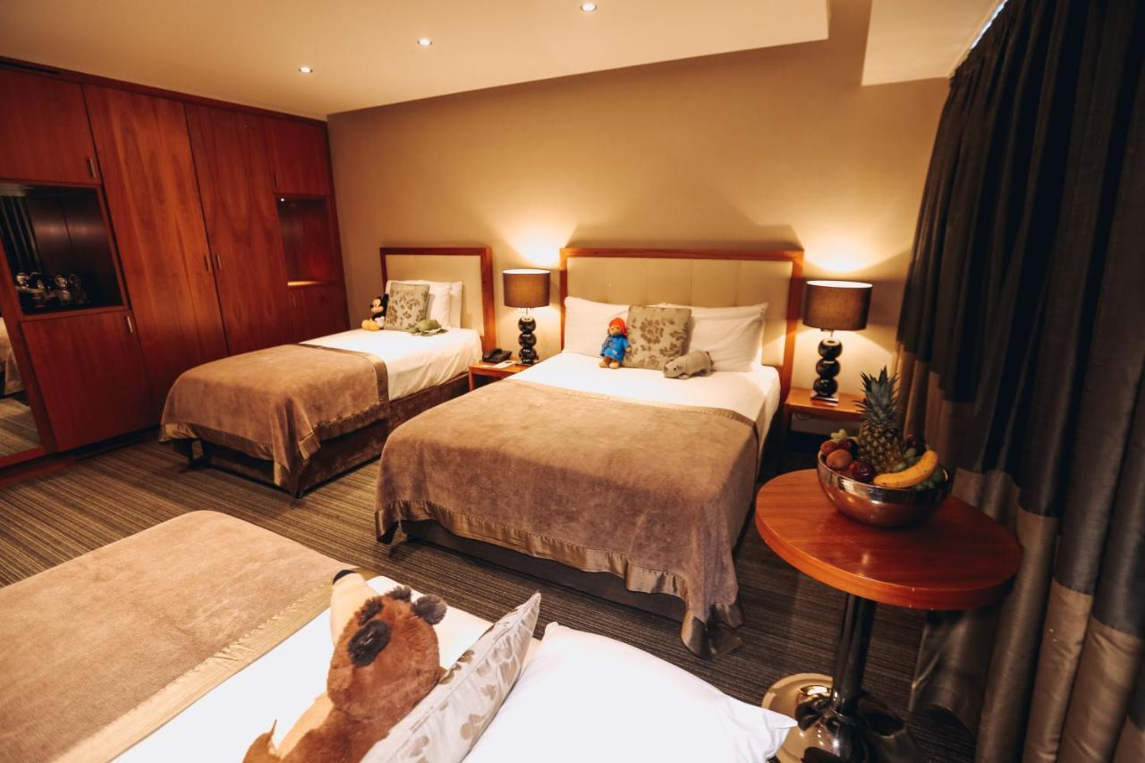 Family Room (2 Adults + 2 Children),1090516389:JPEG