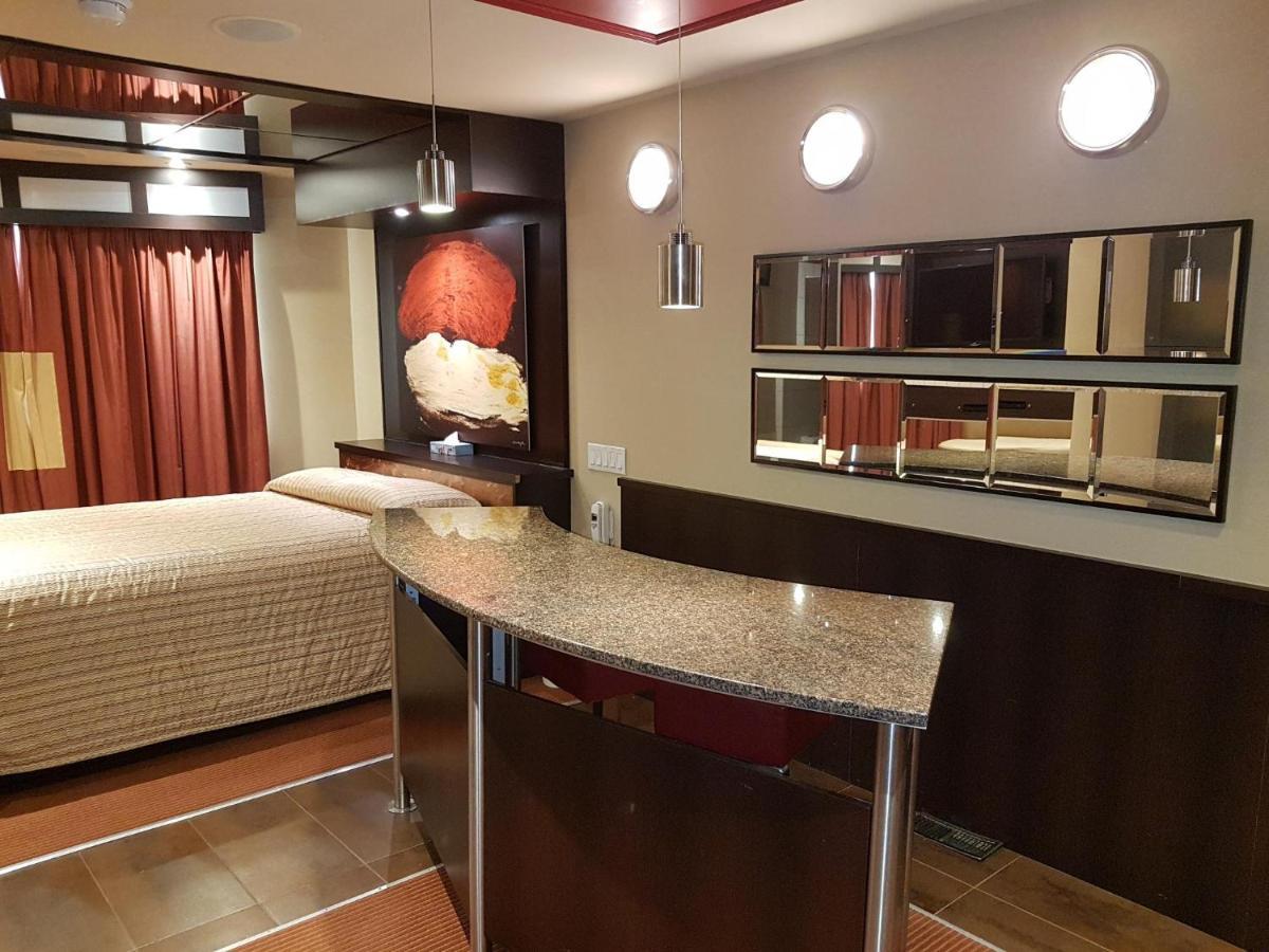 Deluxe Queen Suite - Non Smoking,1090703211:JPEG