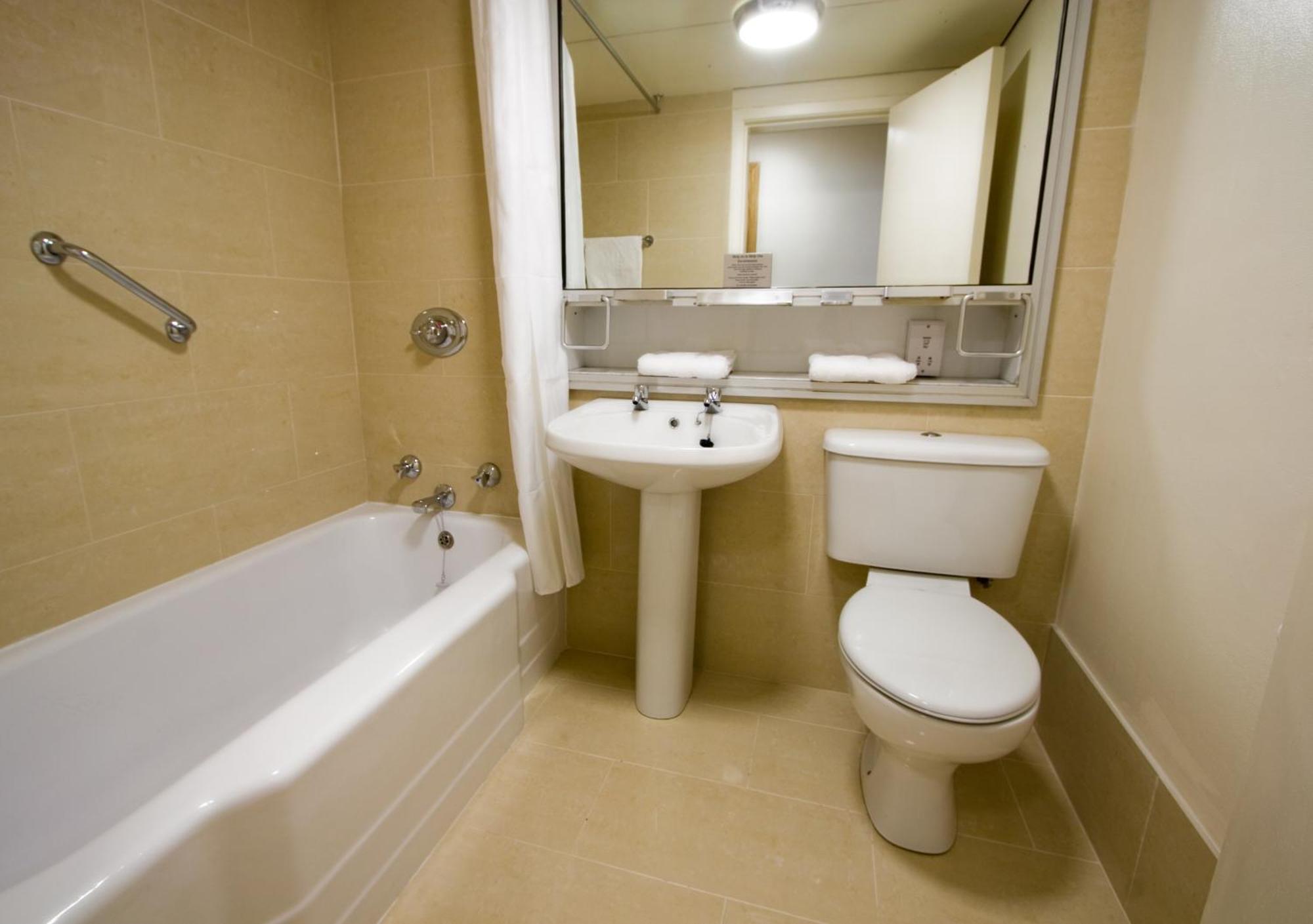 Quarto com 2 Camas de Solteiro