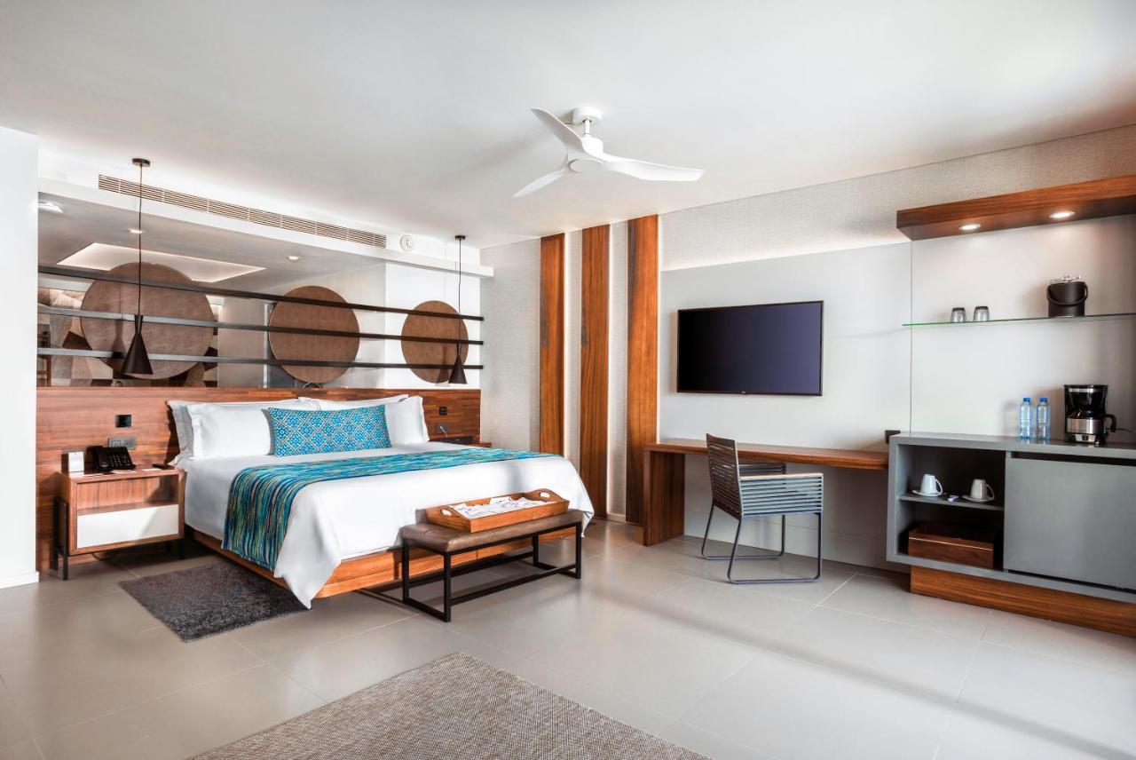 Sky View Suite Rooftop with Outdoor Jacuzzi (18+) - Free Wifi