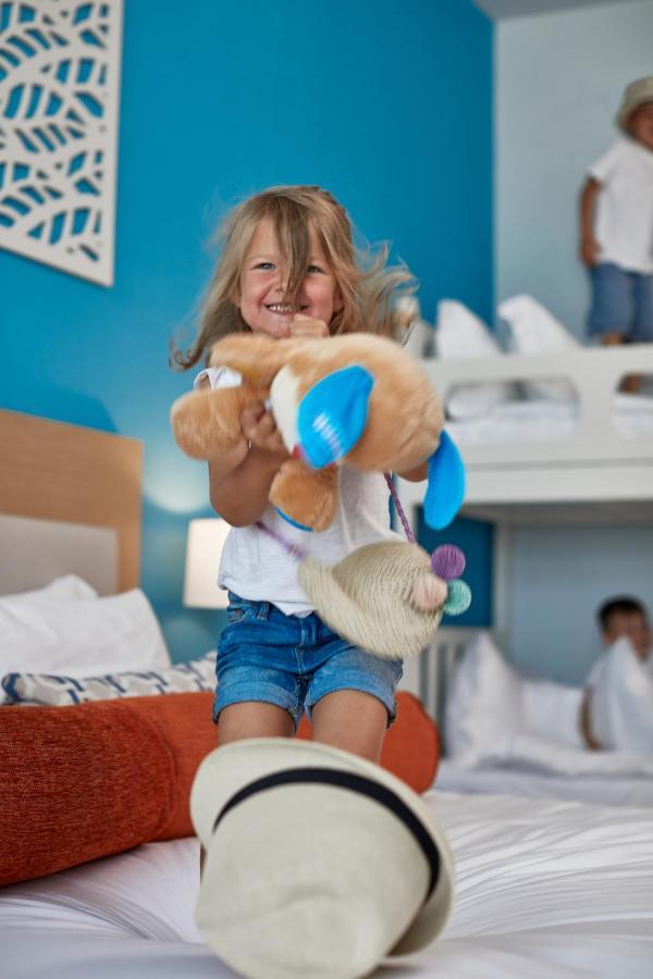 Familienzimmer Mirage mit Panoramablick auf das Meer und Etagenbetten