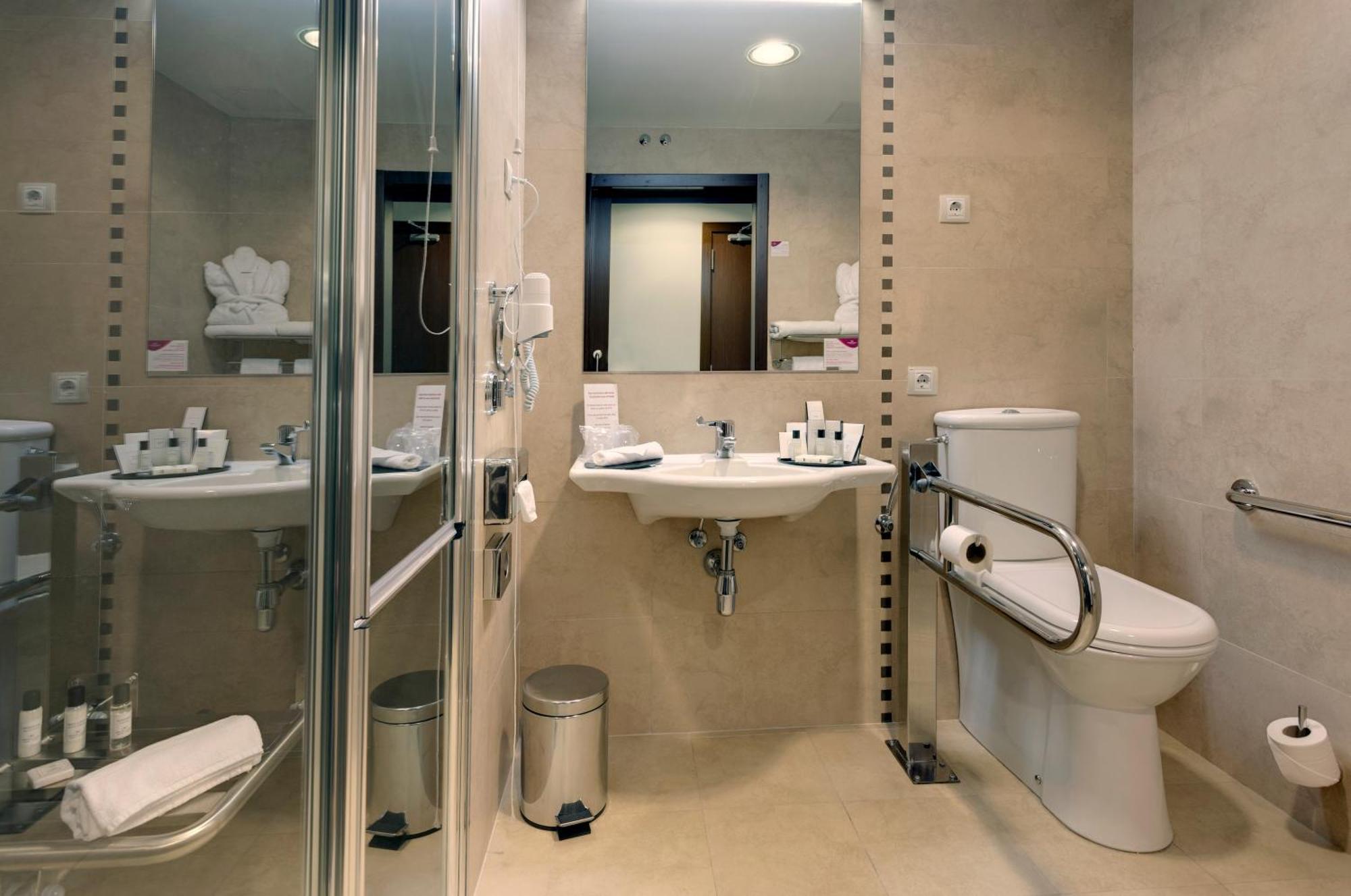 Chambre Lit King-Size Standard - Accessible aux Personnes à Mobilité Réduite
