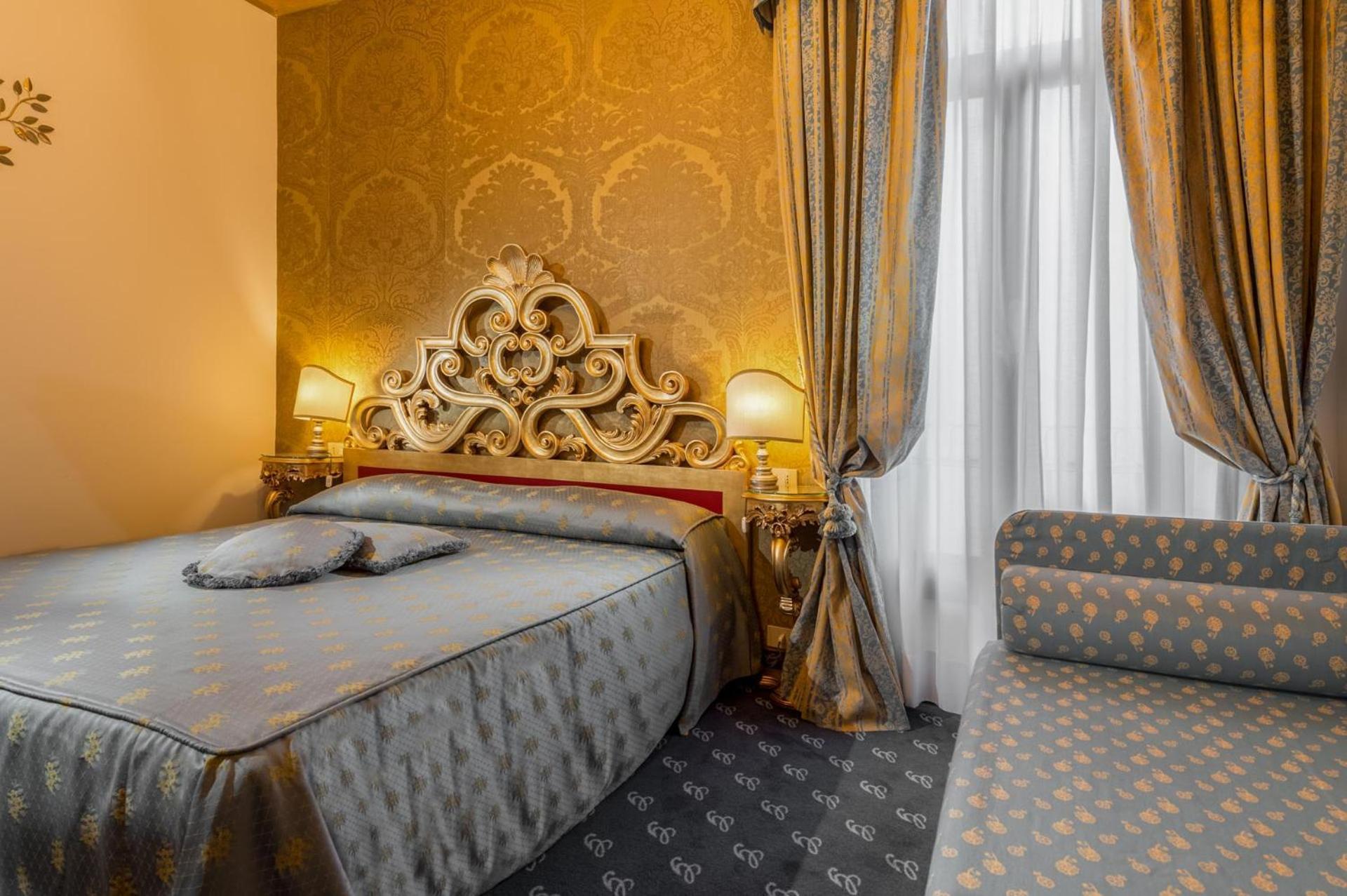 Camera Matrimoniale Superior con Letto Supplementare