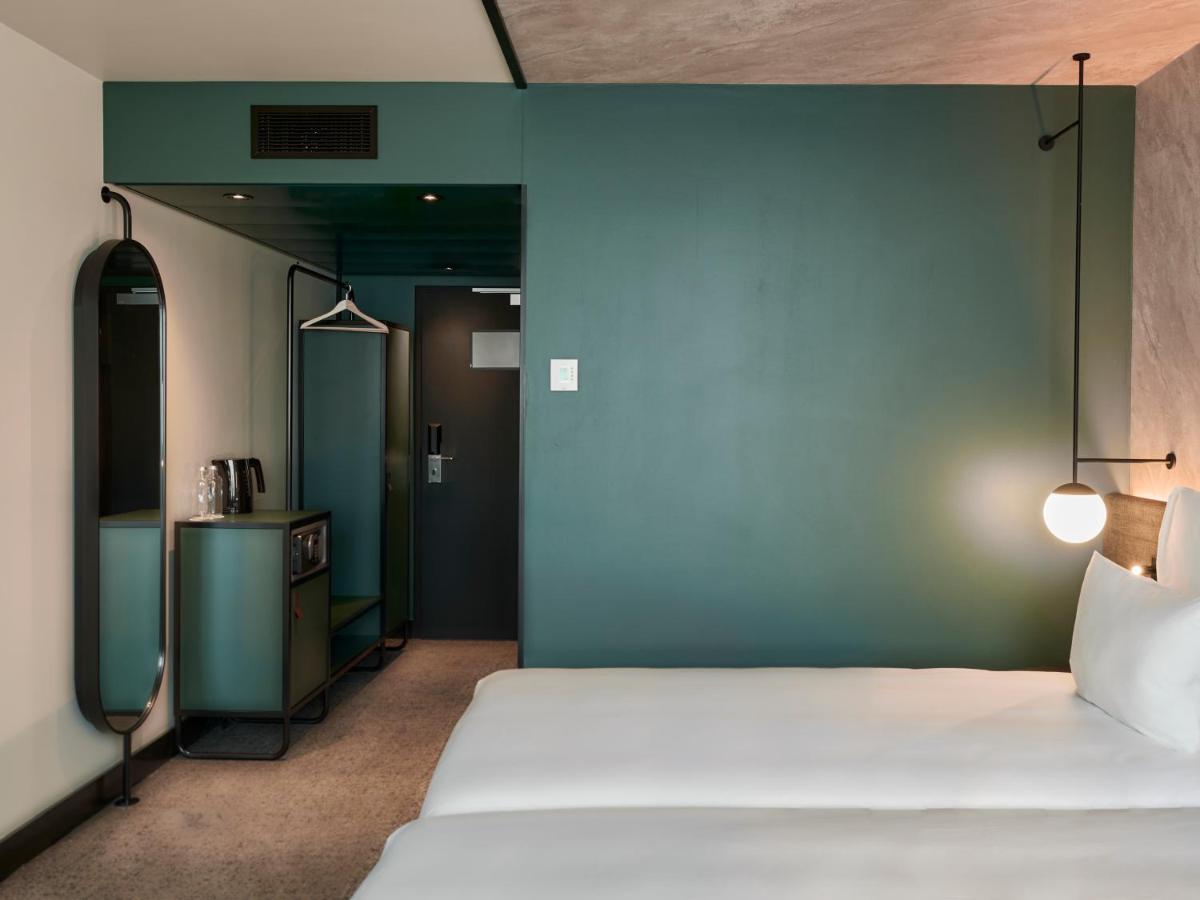 Quarto Superior com 2 Camas de Solteiro e Sofá-Cama
