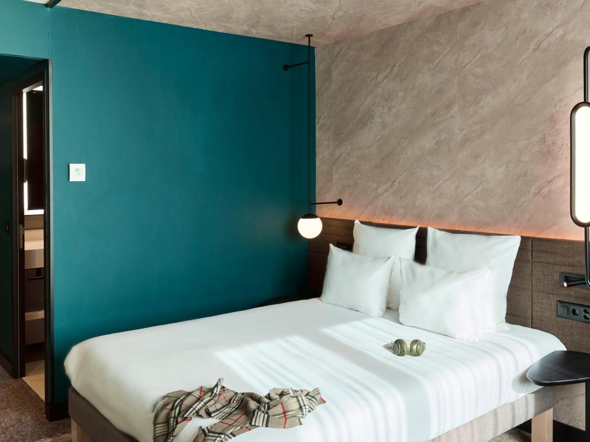 Quarto Superior com Cama Queen-size e Sofá