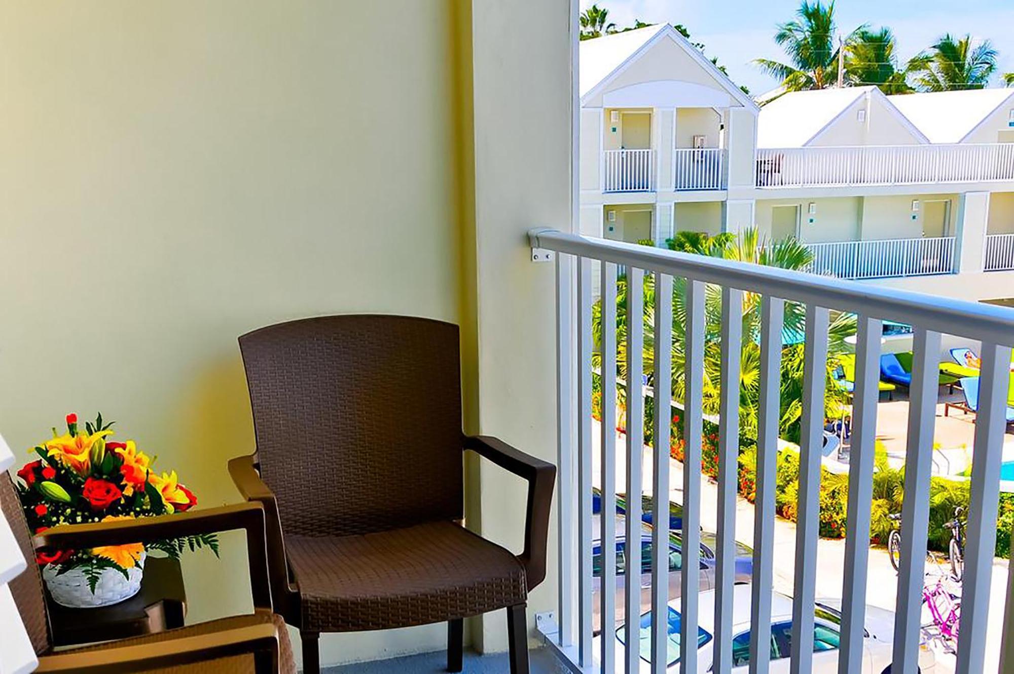 Quardo Queen Clássico com 2 Camas de Casal, Varanda e Vista da Cidade