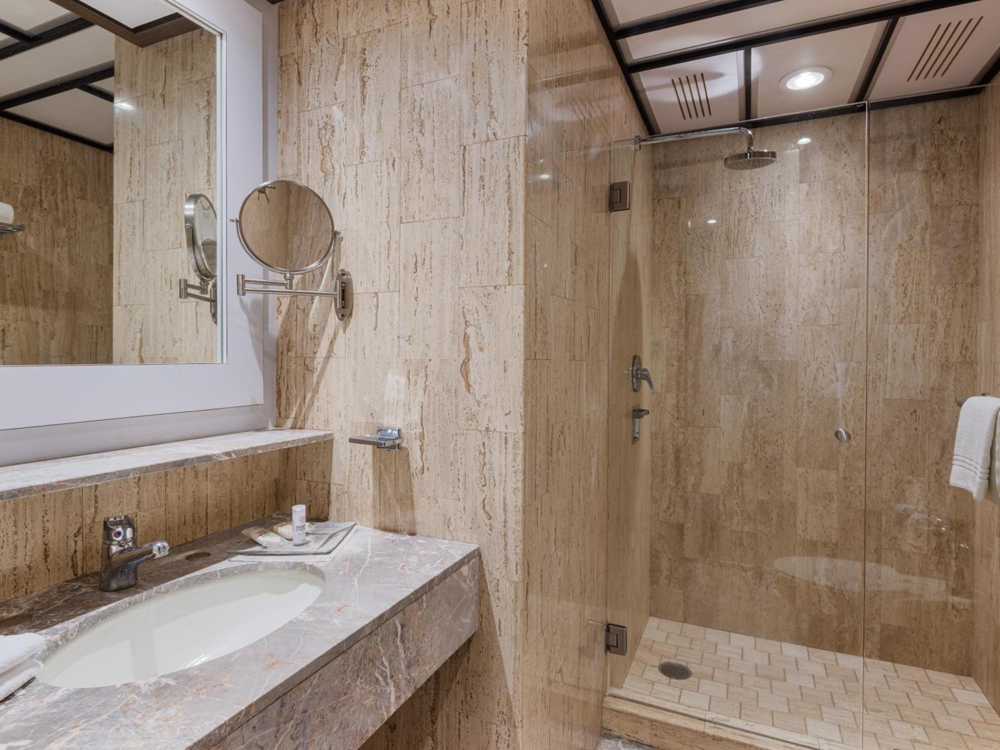 Habitación Doble con 2 camas dobles - No fumadores