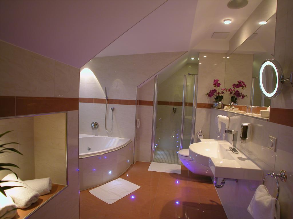 Kamer met Queensize Bed en Bubbelbad