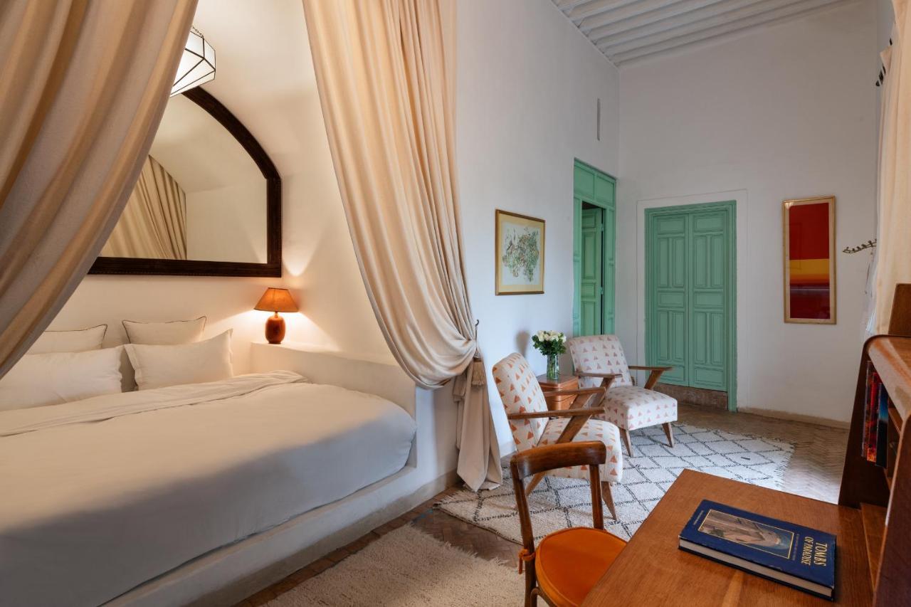 Chambre Lit Queen-Size - Vue sur Piscine