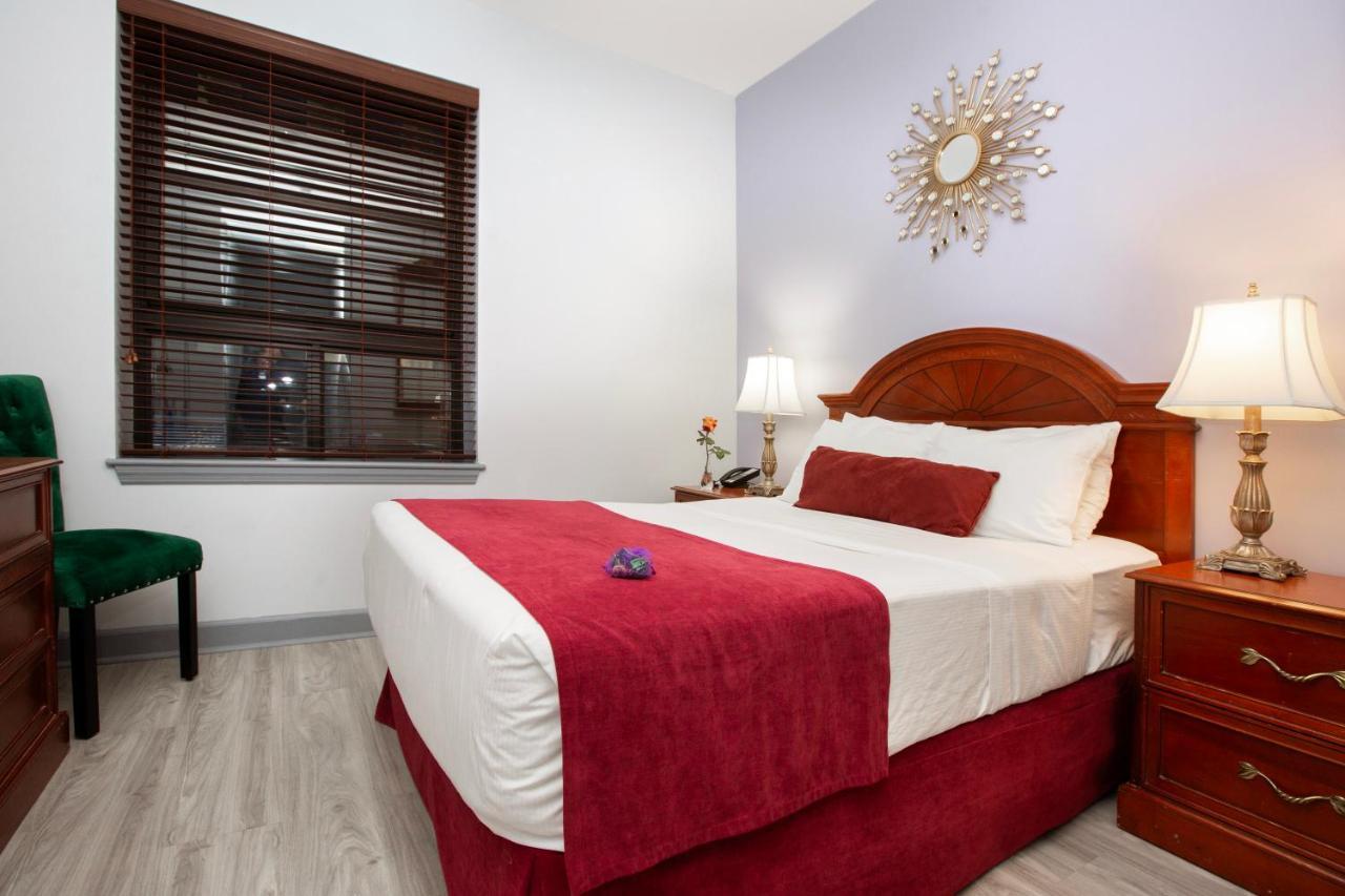 One Full Bed Room,1498849393:JPEG