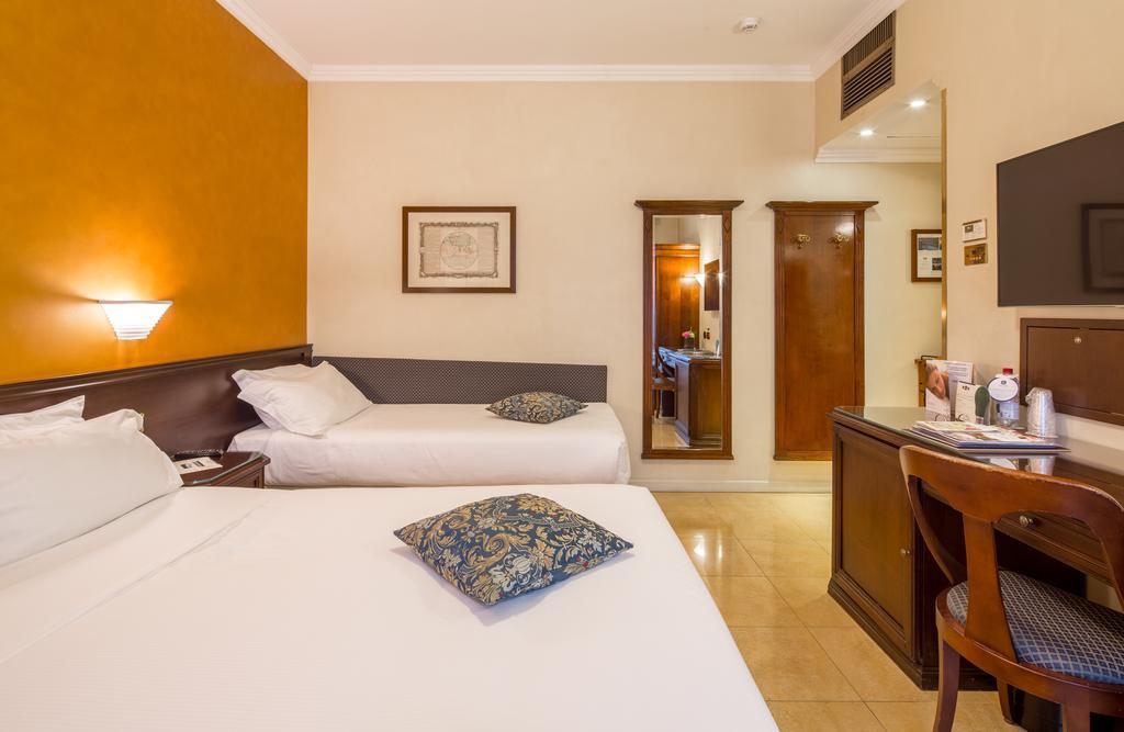 Habitación Doble Clásica con sofá cama