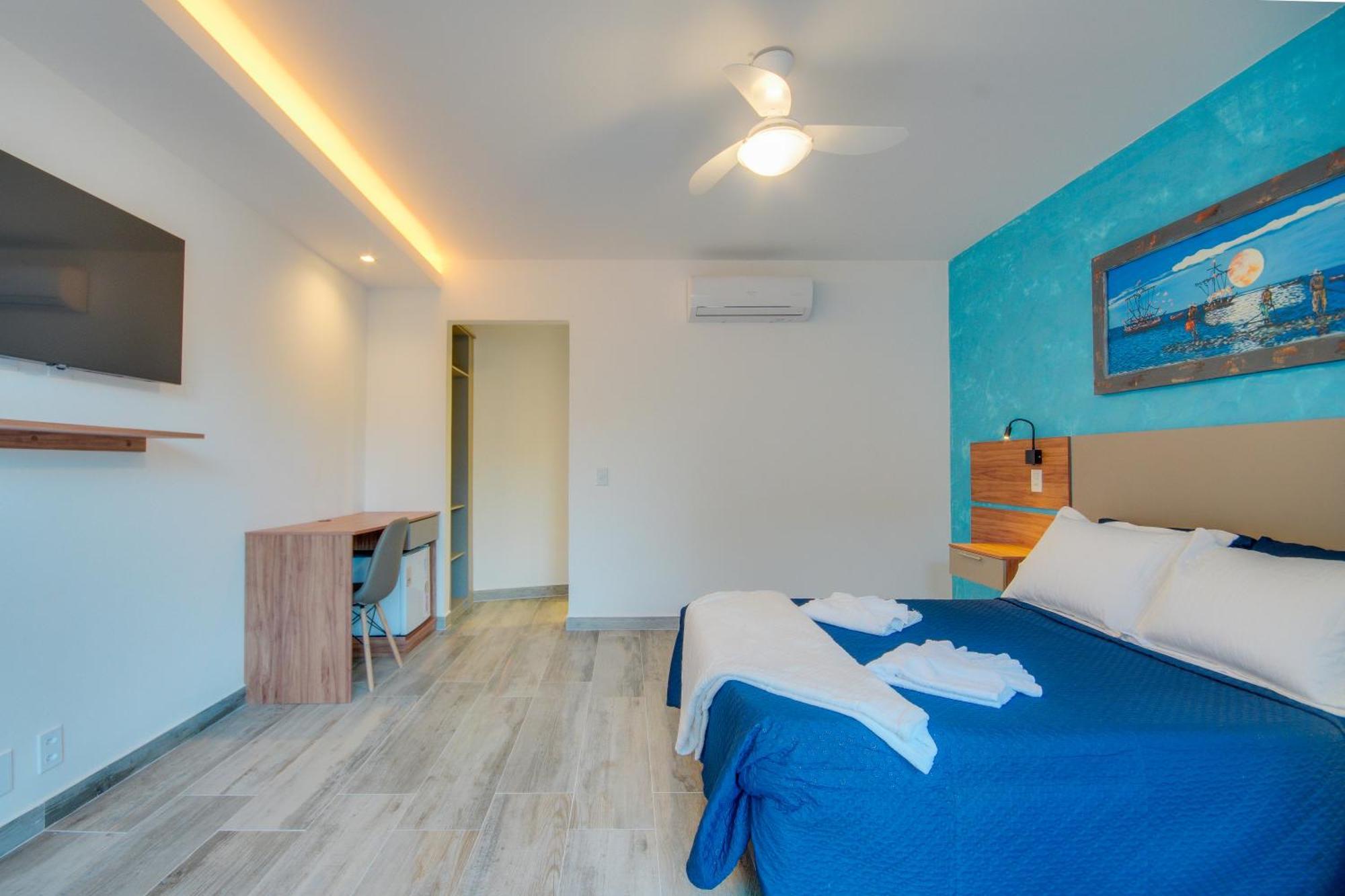 Suíte com Cama Queen-size e Vista da Piscina