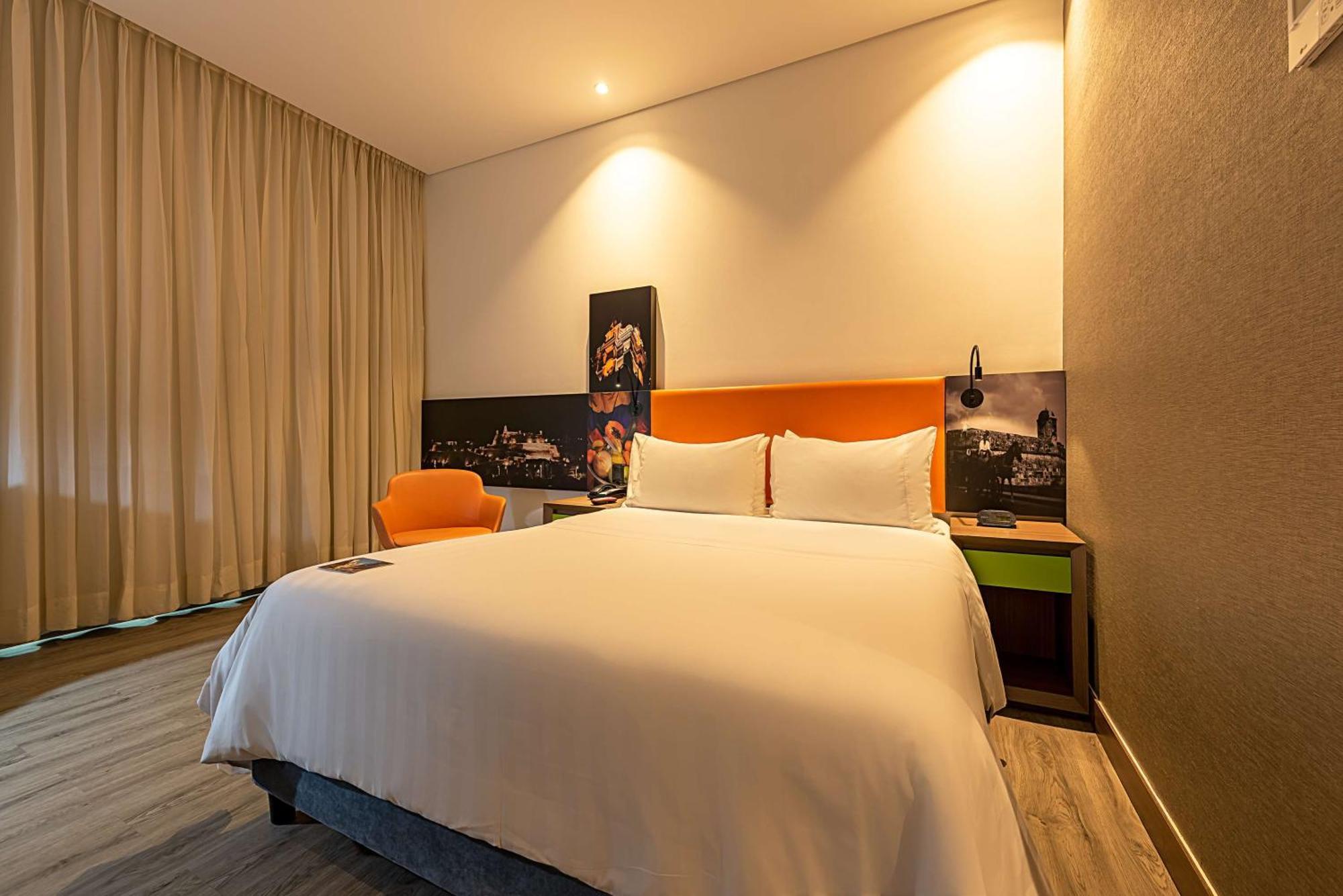 Quarto com Cama Queen-size e Chuveiro Acessível a Cadeirantes - Acessível para Hóspedes com Mobilidade Reduzida/Não Fumantes