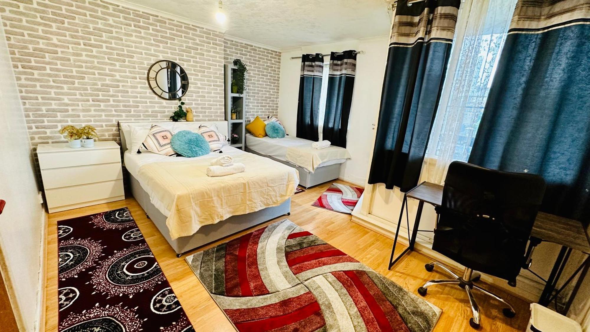 Deluxe Family Room,1466518727:JPEG