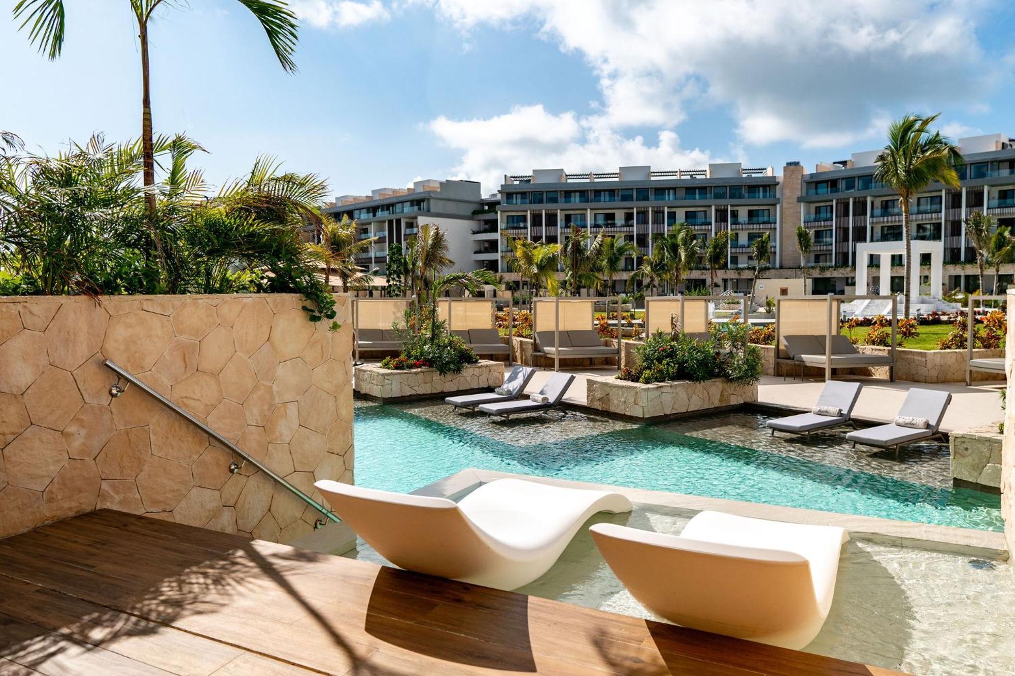 Suite Junior Majestic Accès Direct à la Piscine - Connexion Wi-Fi Gratuite