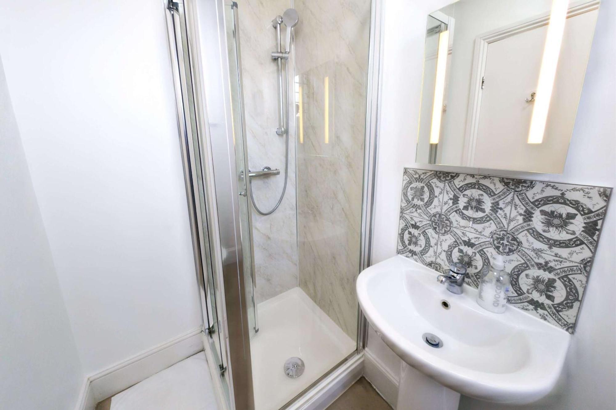Triple Room Shower,1595441593:JPEG