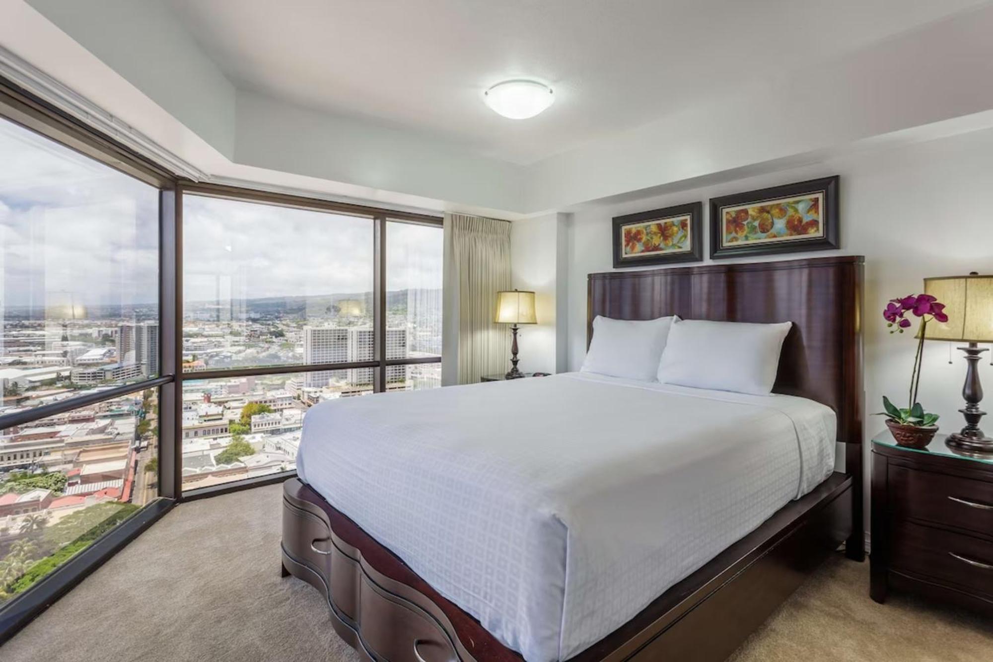 One-Bedroom Suite with Harbor/Ocean View