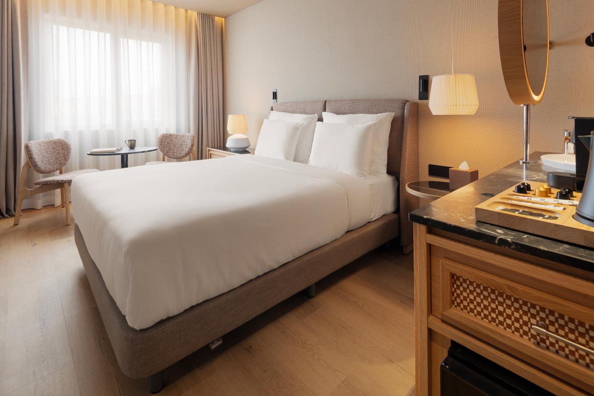Quarto com Cama de Casal ou 2 de Solteiro