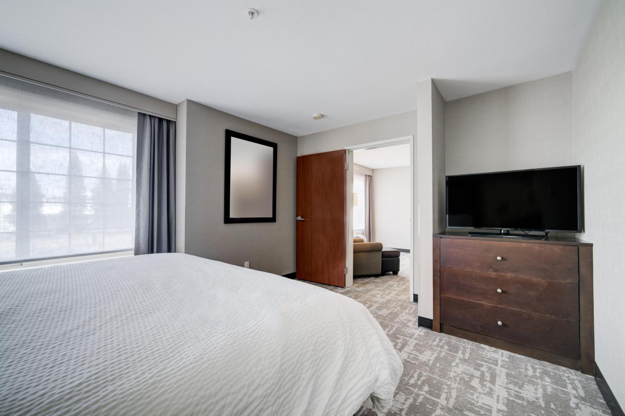 One-Bedroom Suite,1606558613:JPEG