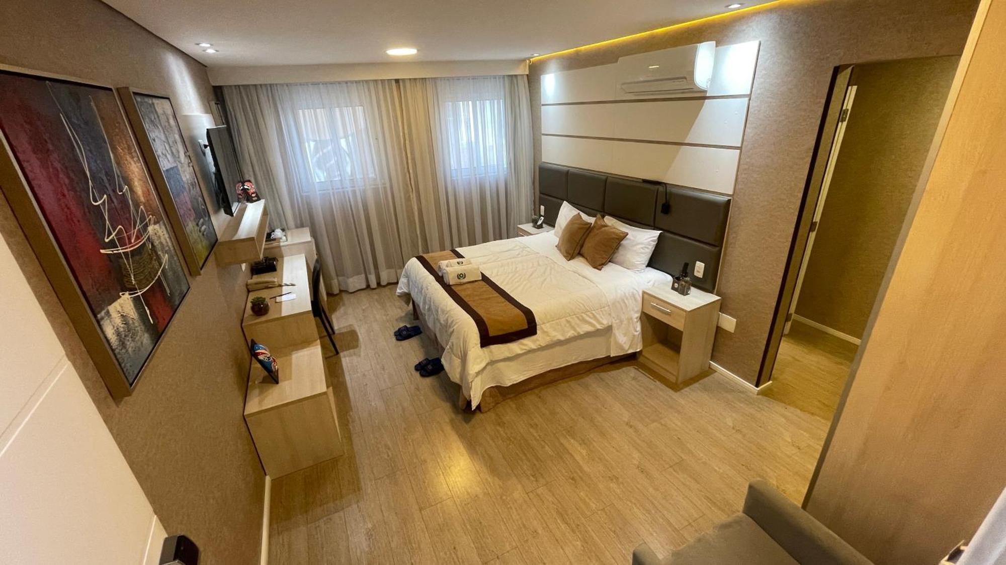 Deluxe Room,1613442262:JPEG