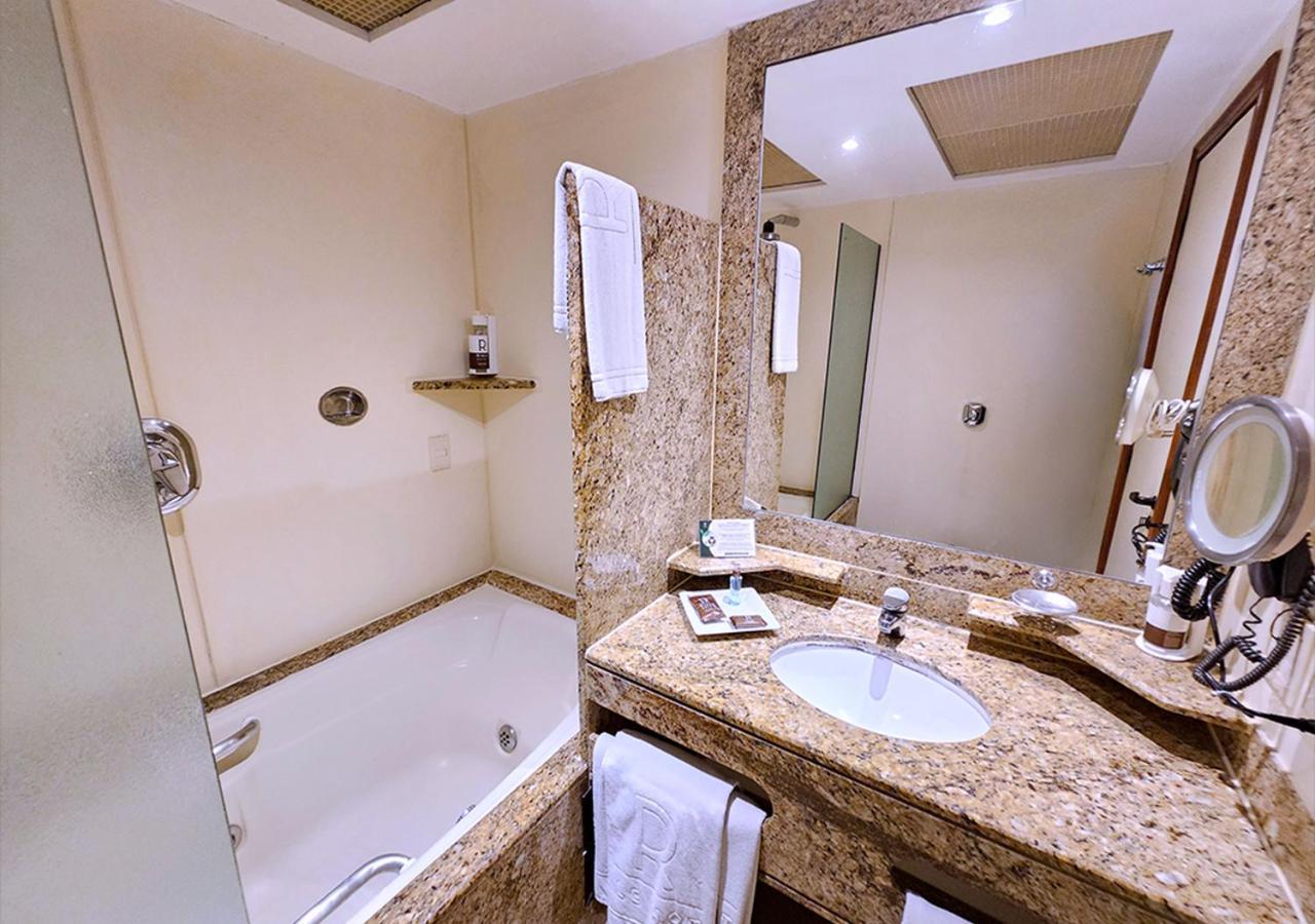 Quarto Triplo Luxo com 3 Camas Individuais