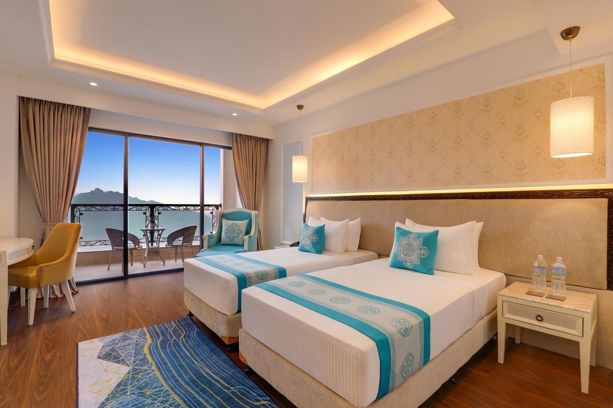 Deluxe Twin Room : Complimentary one way airport transfer using Hotel SUV and 15% off on Food & Soft Beverages