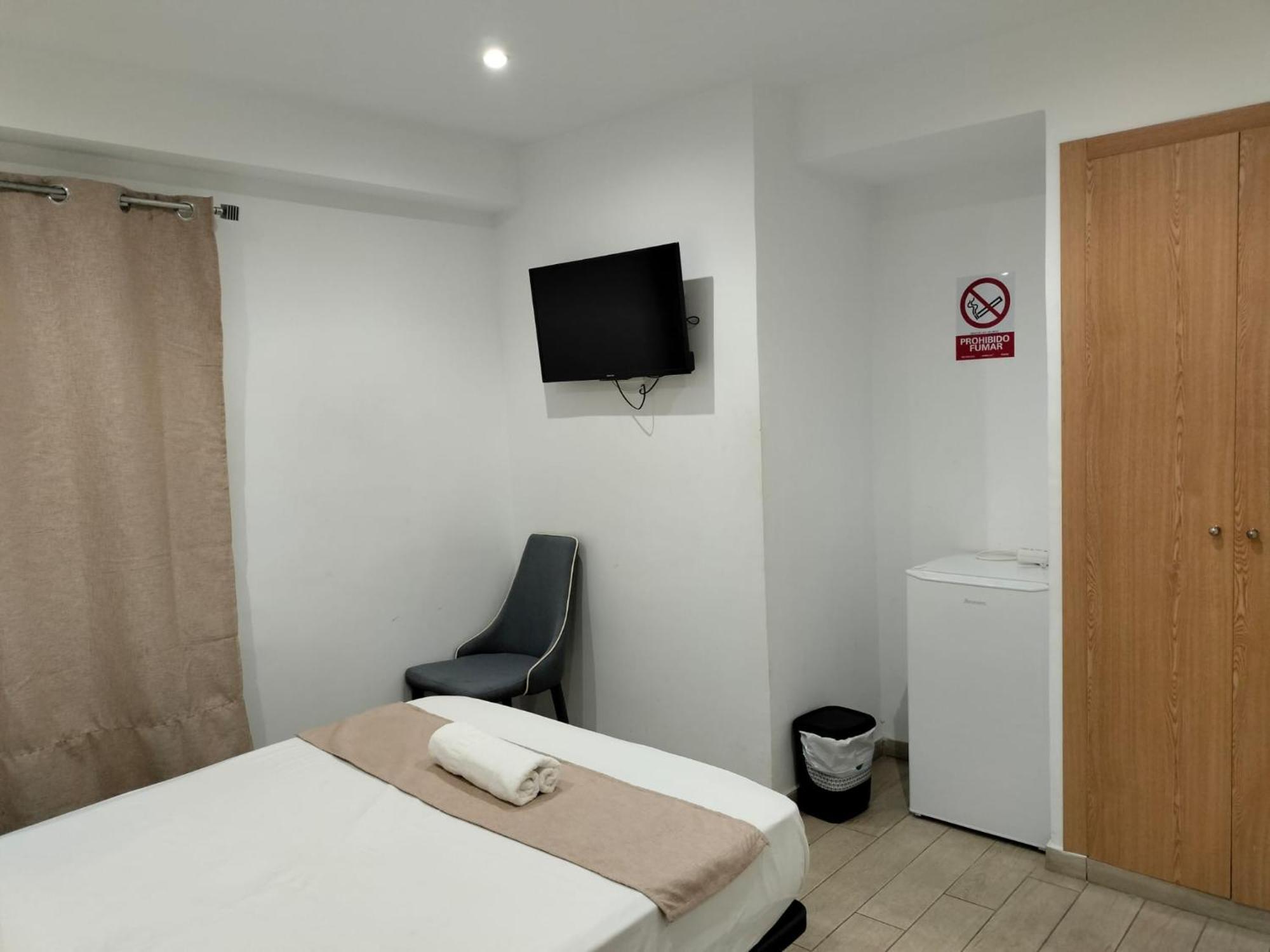 Quarto Individual com Casa de Banho Partilhada