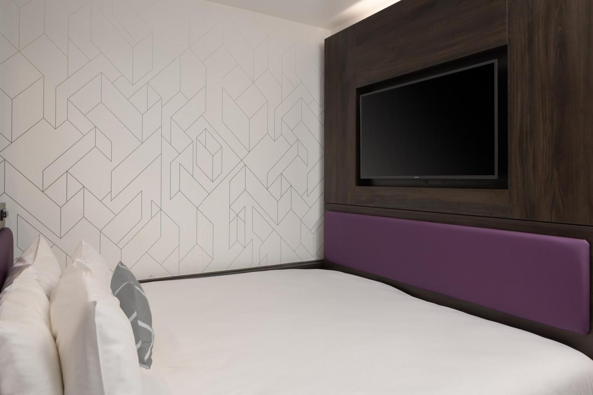 Windowless Efficient King Room,1646380734:JPEG