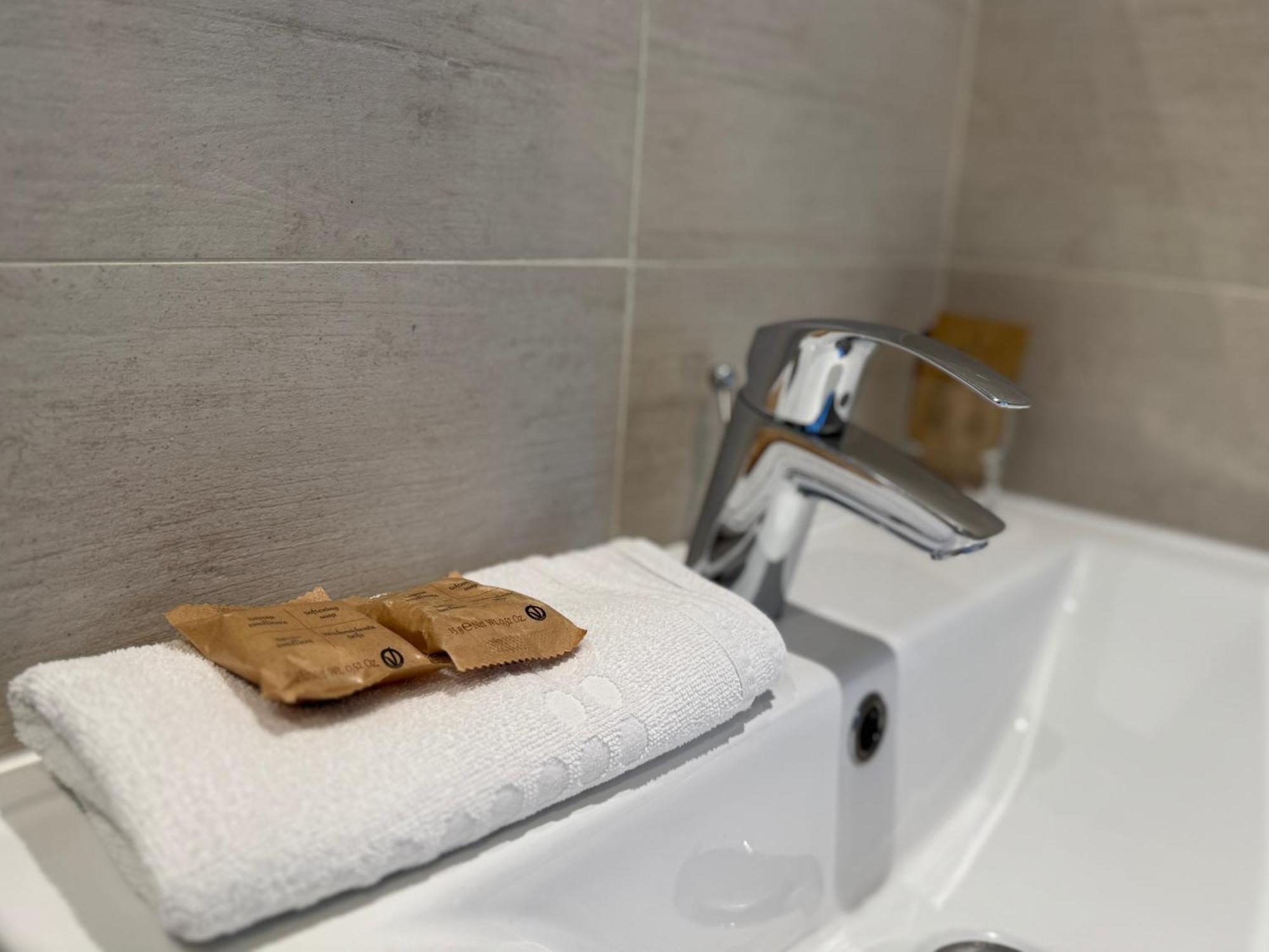 Single Room,1646886674:JPEG