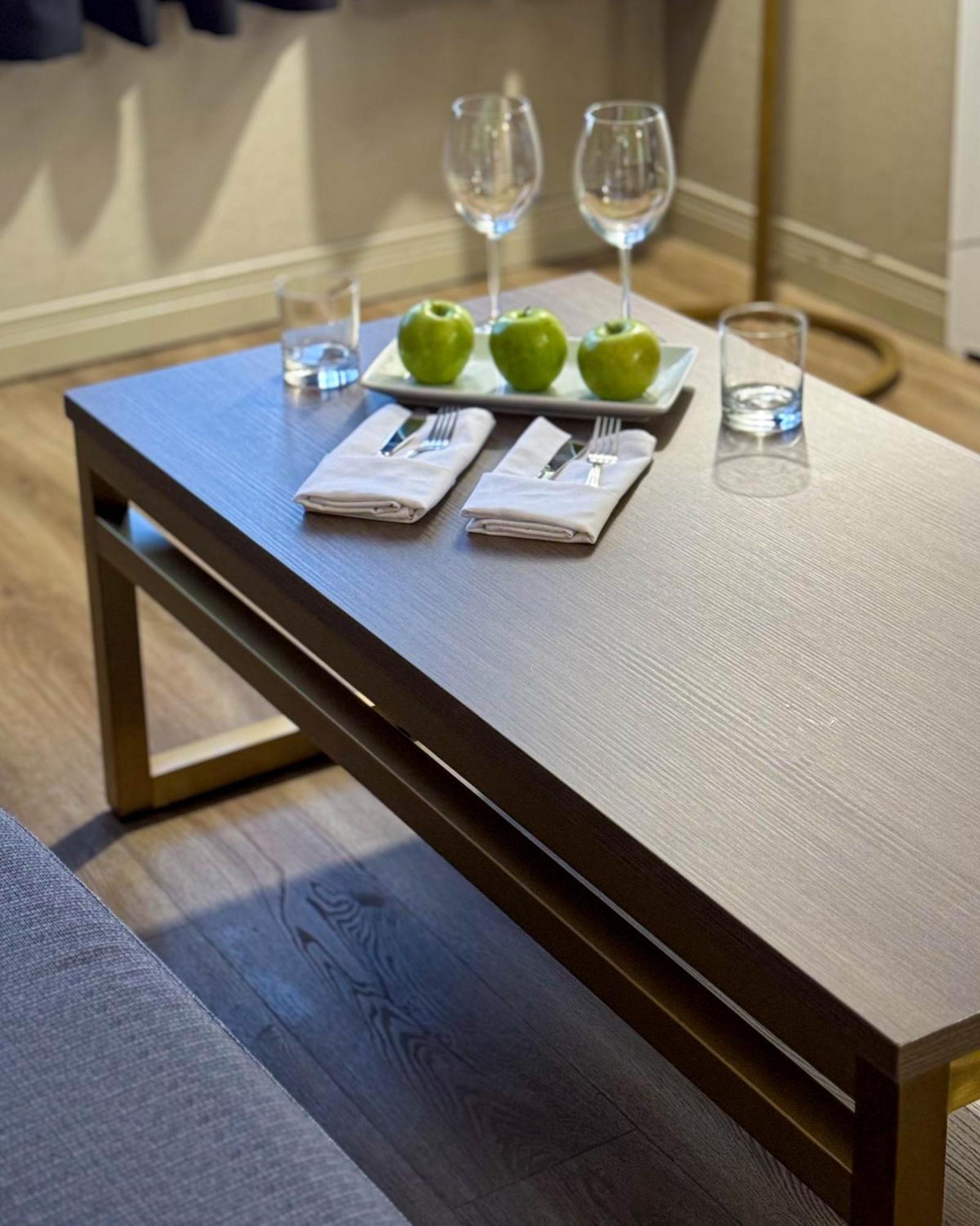 One-Bedroom King Suite with Pool View - Non-Smoking,1739703146:JPEG