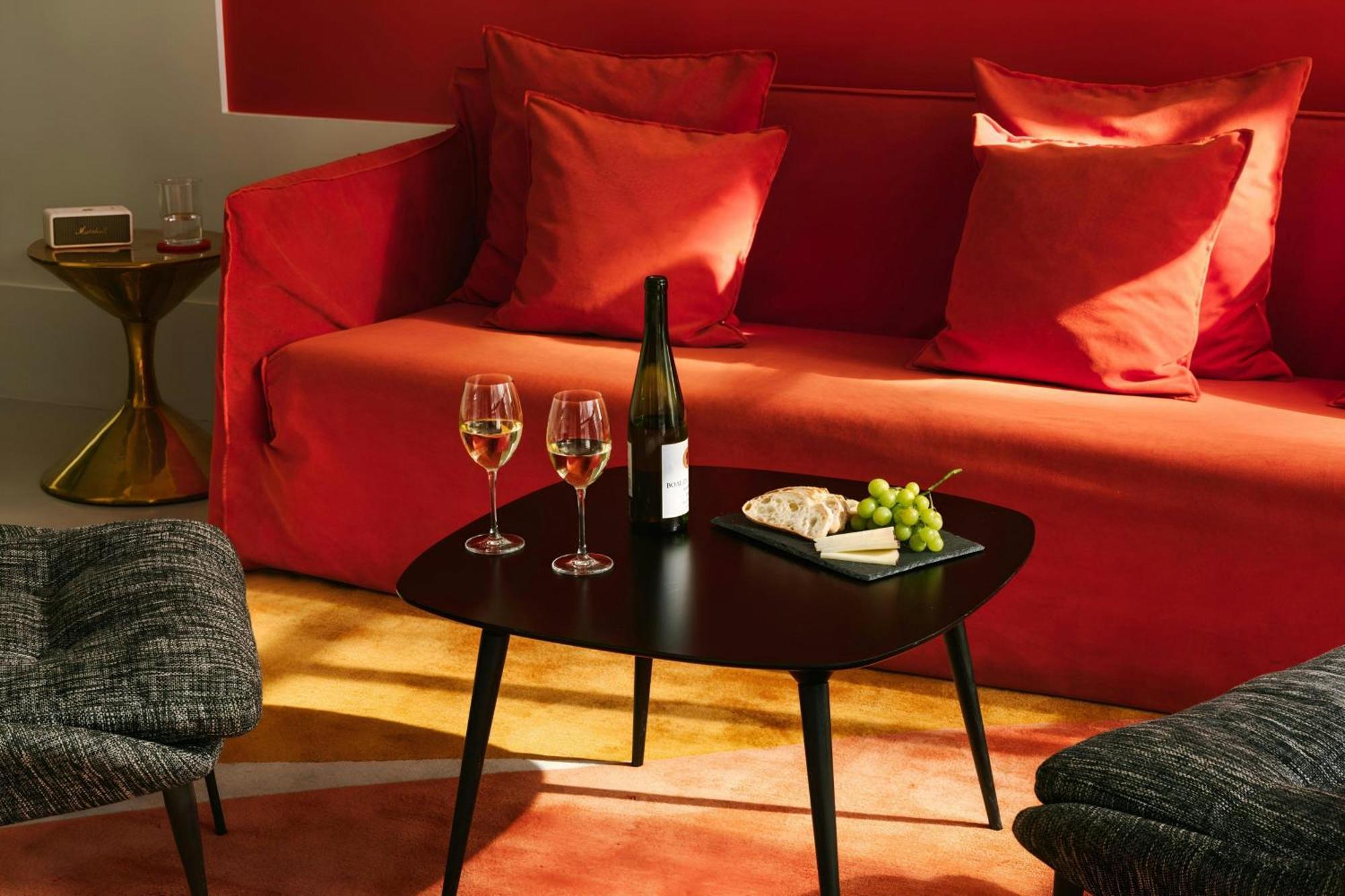 Spacious Queen Room,1666673684:JPEG