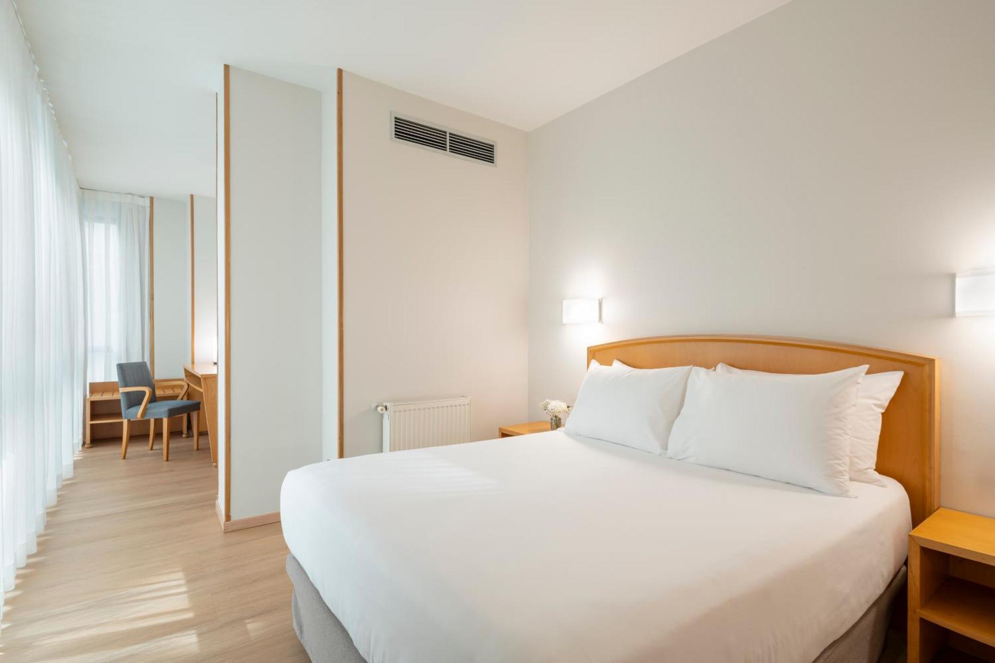 Quarto com Cama de Casal ou 2 de Solteiro