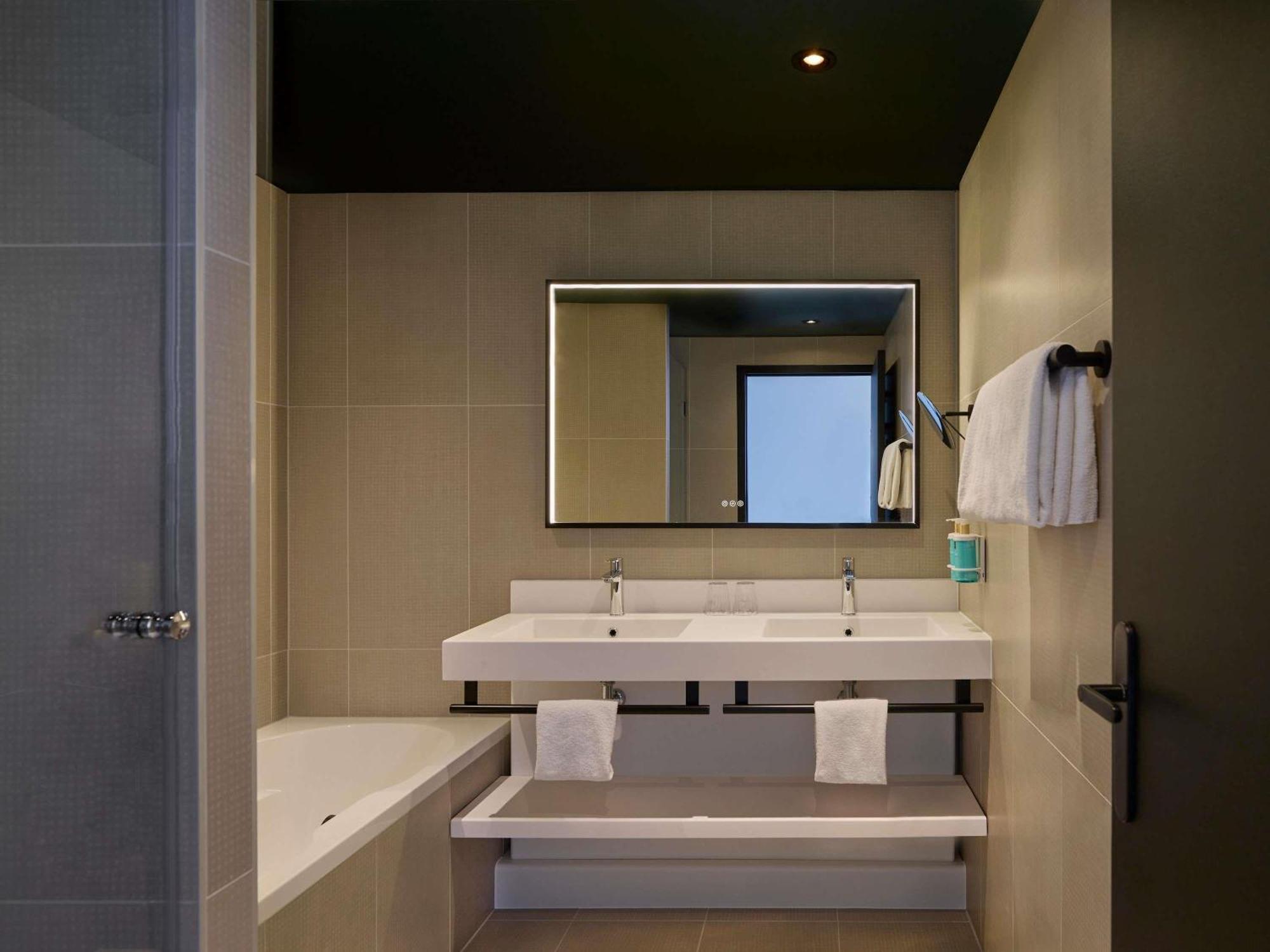 Junior Suite with One Queen Bed and Sofa