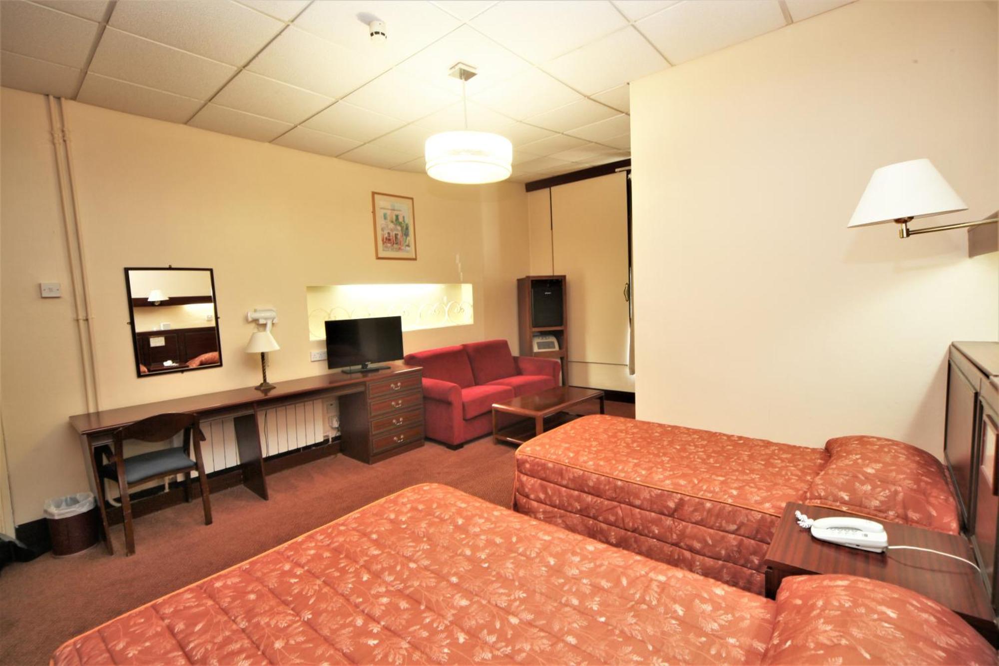 Family Room,1705023142:JPEG