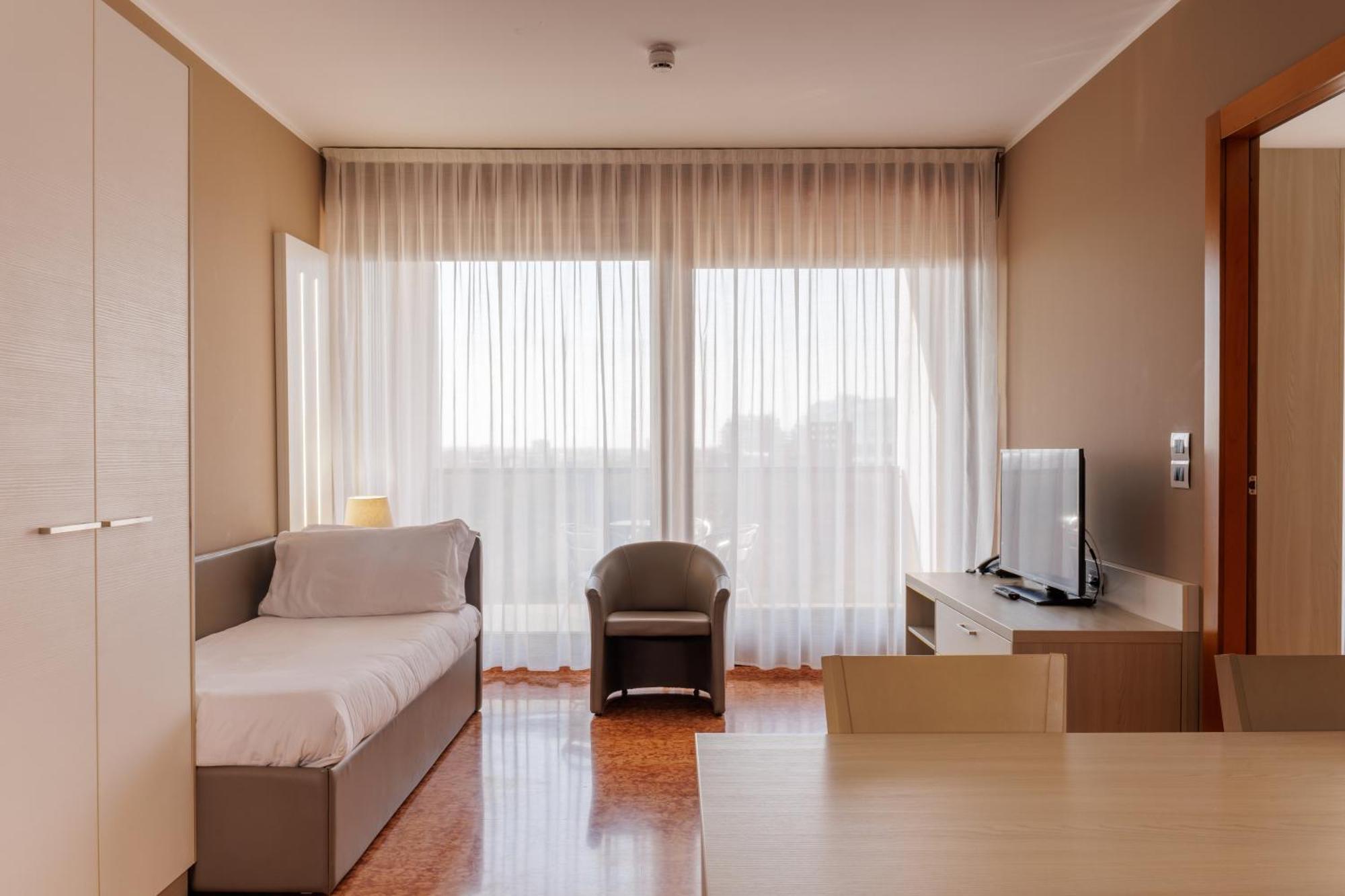Superior One-Bedroom Apartment