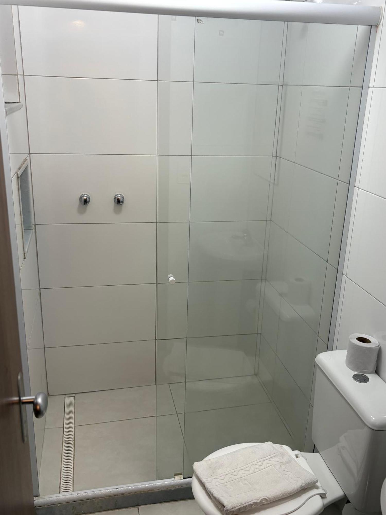 Quarto com Cama de Casal ou 2 de Solteiro