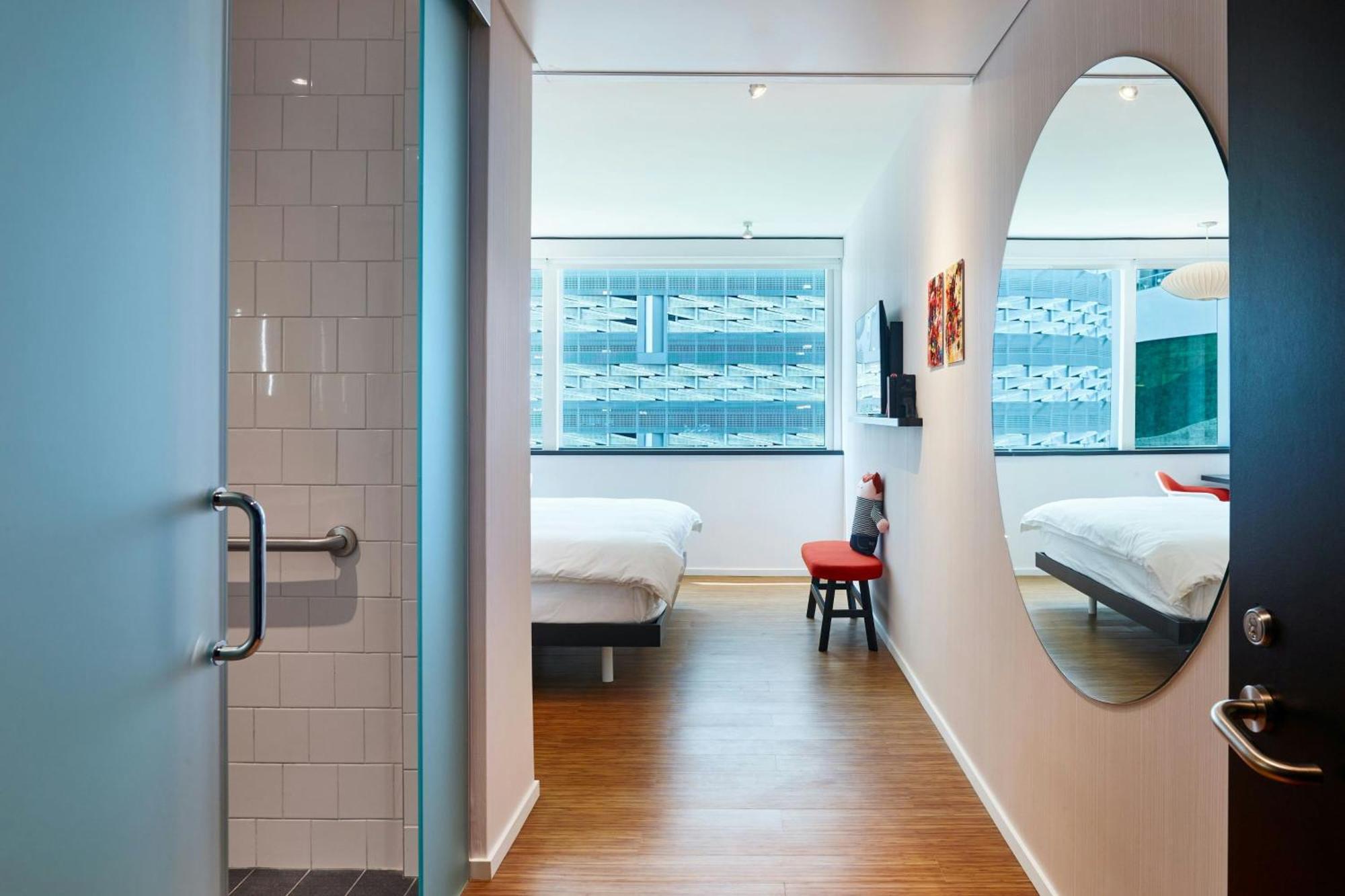 Zimmer mit Kingsize-Bett, barrierefrei