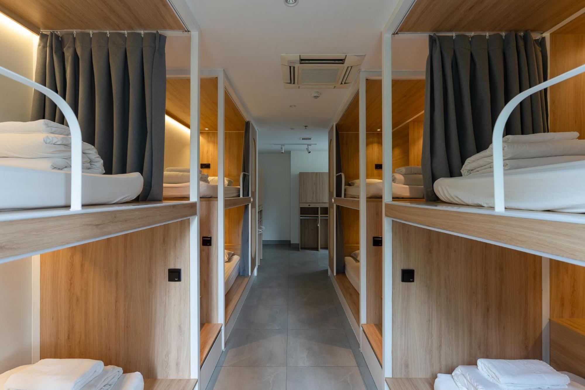 Bed 8-Bed Mixed Dormitory Room