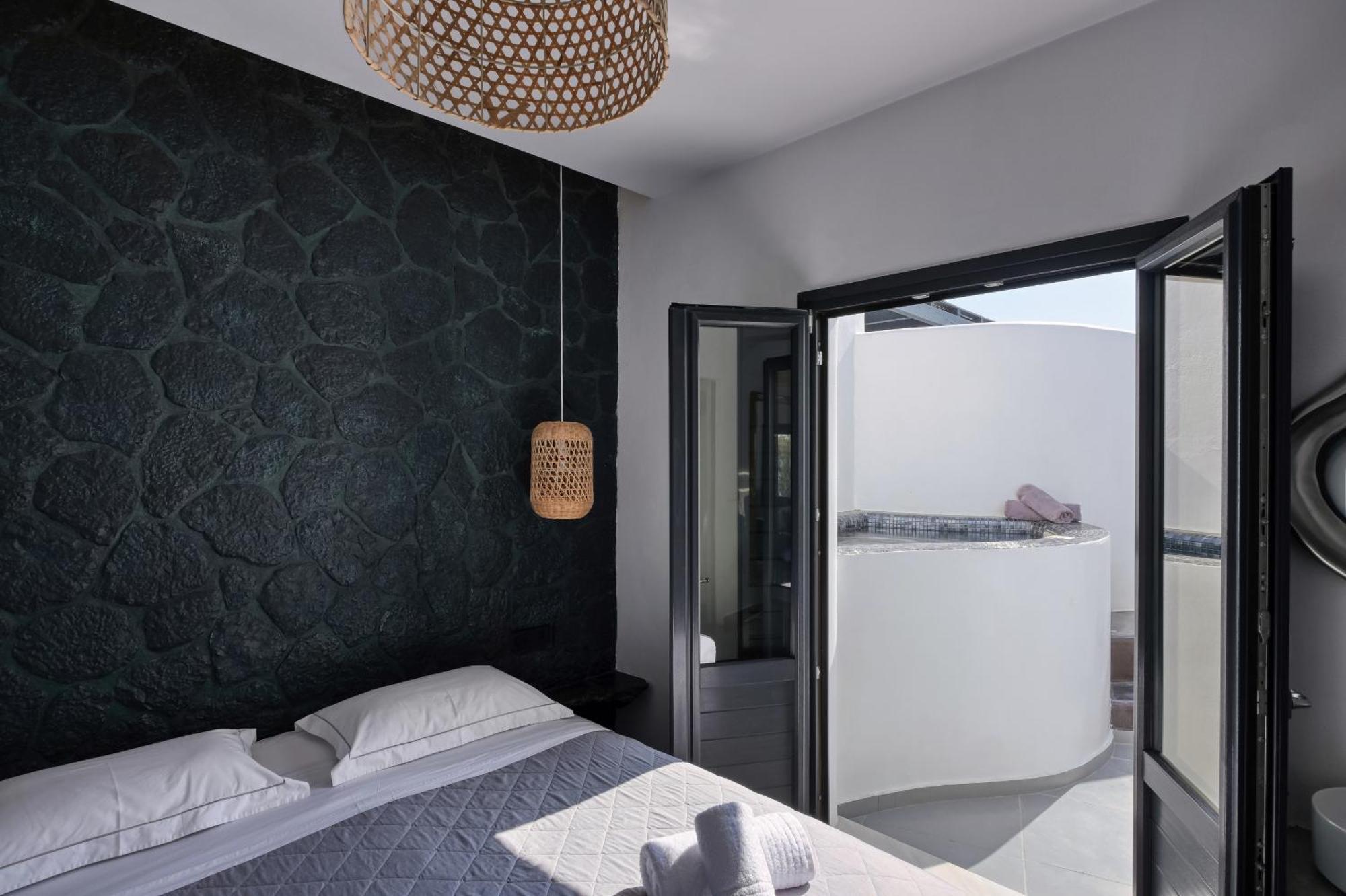 Elegant Suite with outdoor heated private Jacuzzi,1765204098:JPEG
