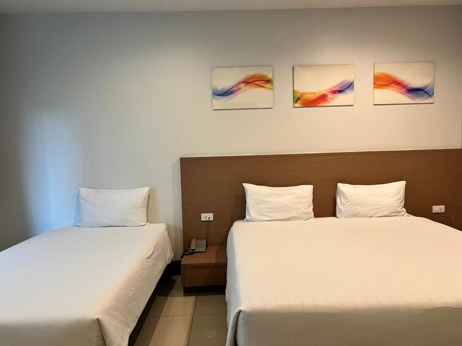 Dreibettzimmer mit Dusche