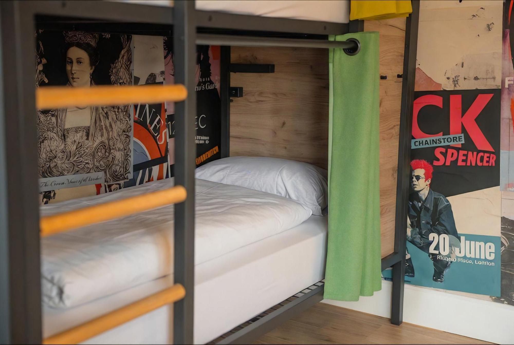 Bett im Schlafsaal mit 3 Betten
