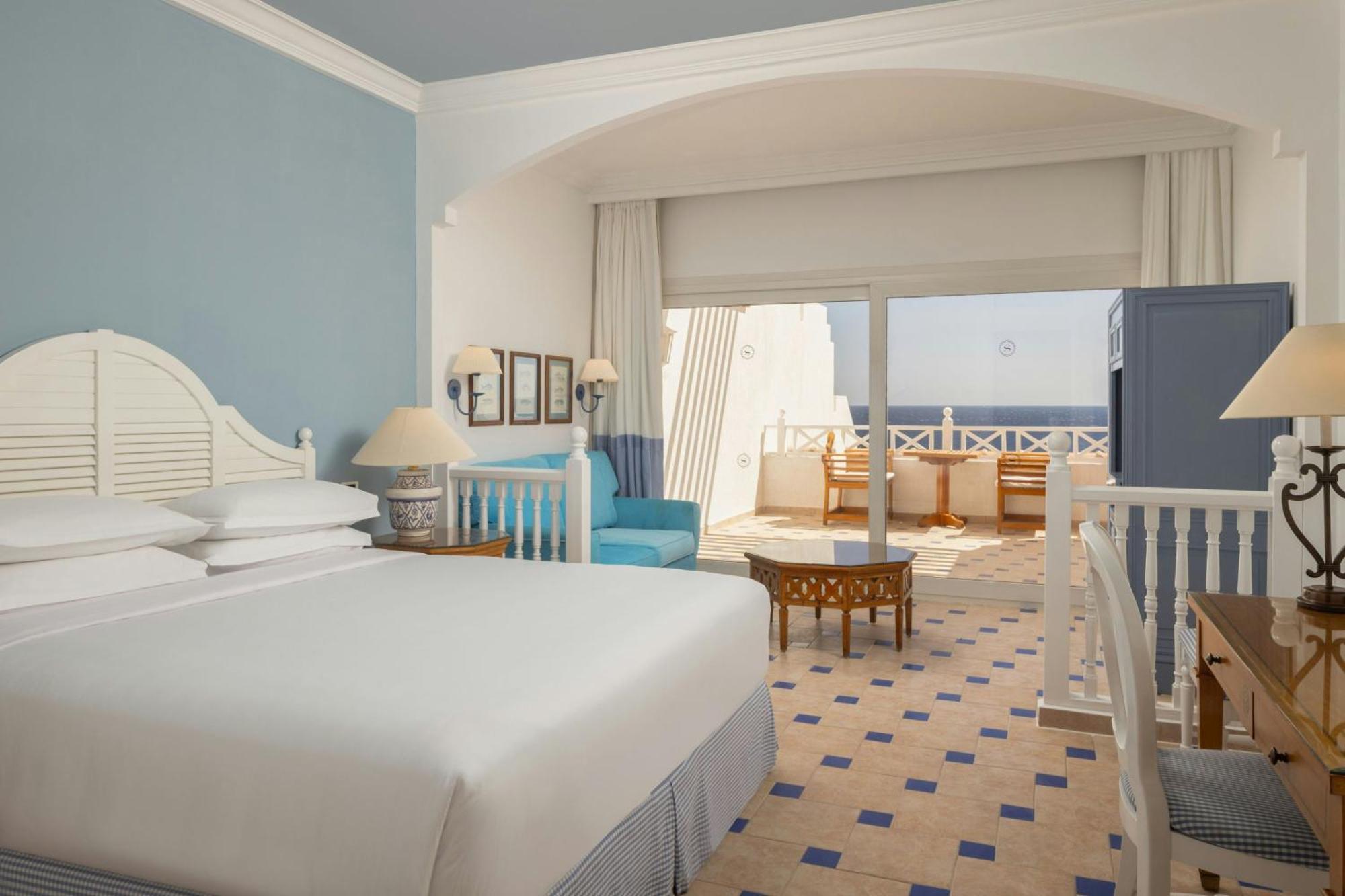 Chambre Lit King-Size avec Balcon et Vue sur la Mer