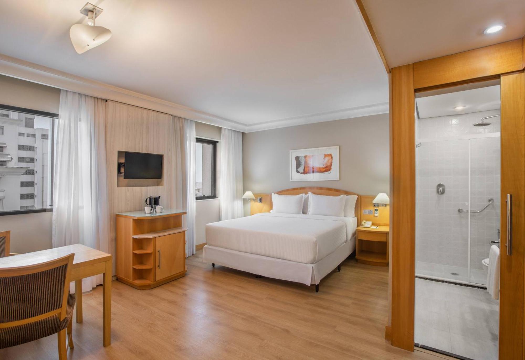 Habitación Innside con cama grande