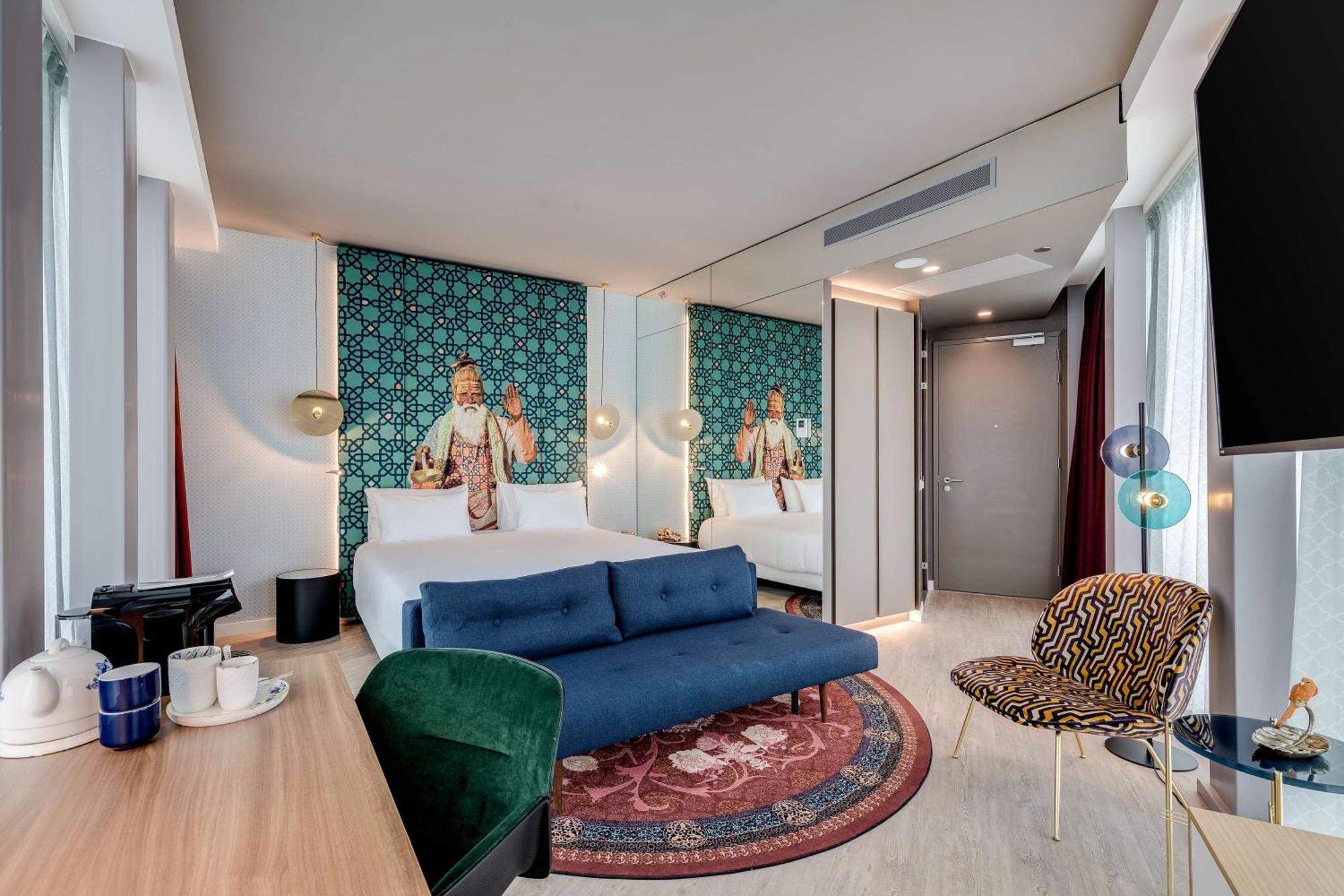 nhow Premium Corner Room