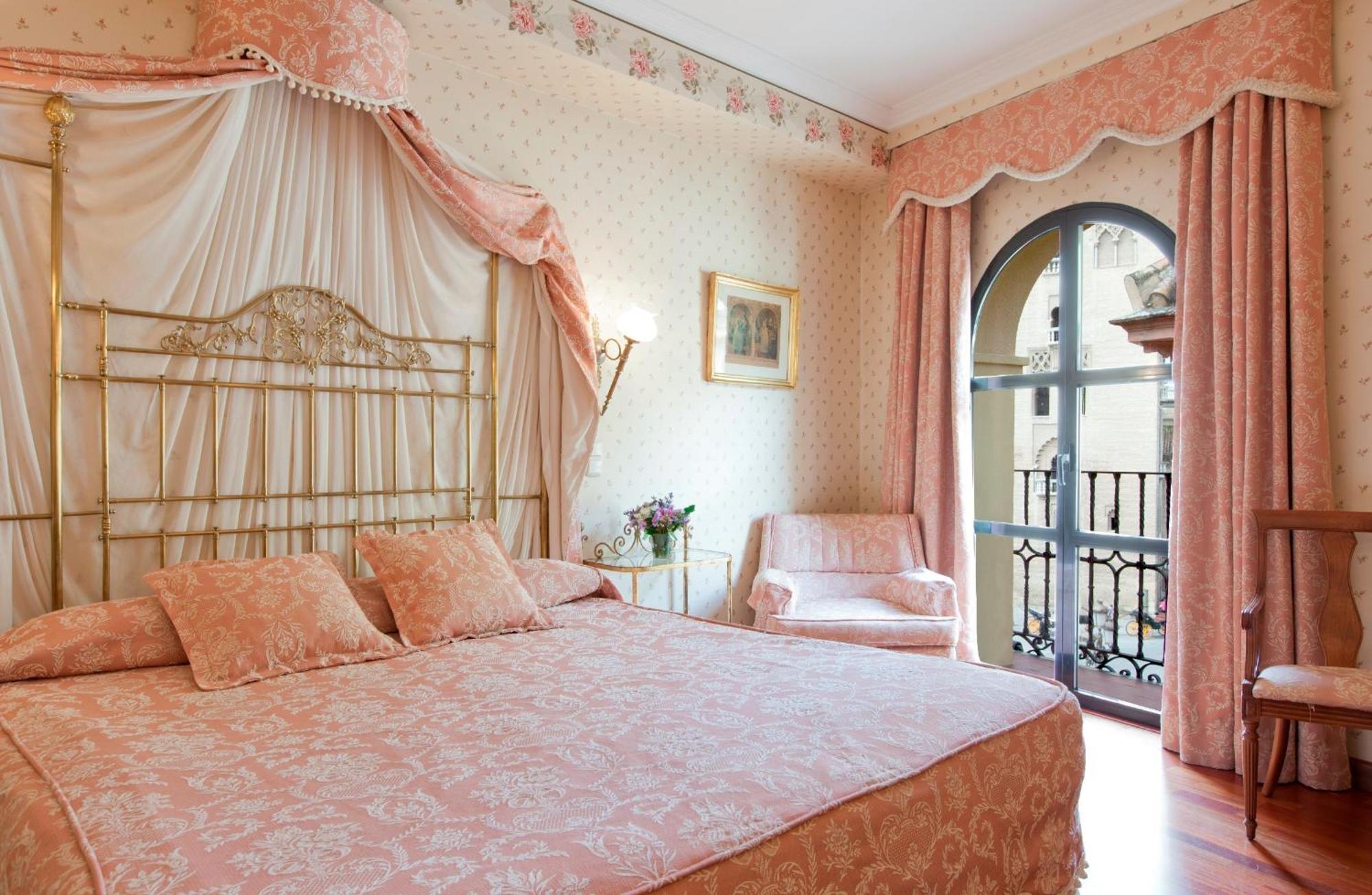 Quarto Superior com Cama de Casal ou 2 de Solteiro