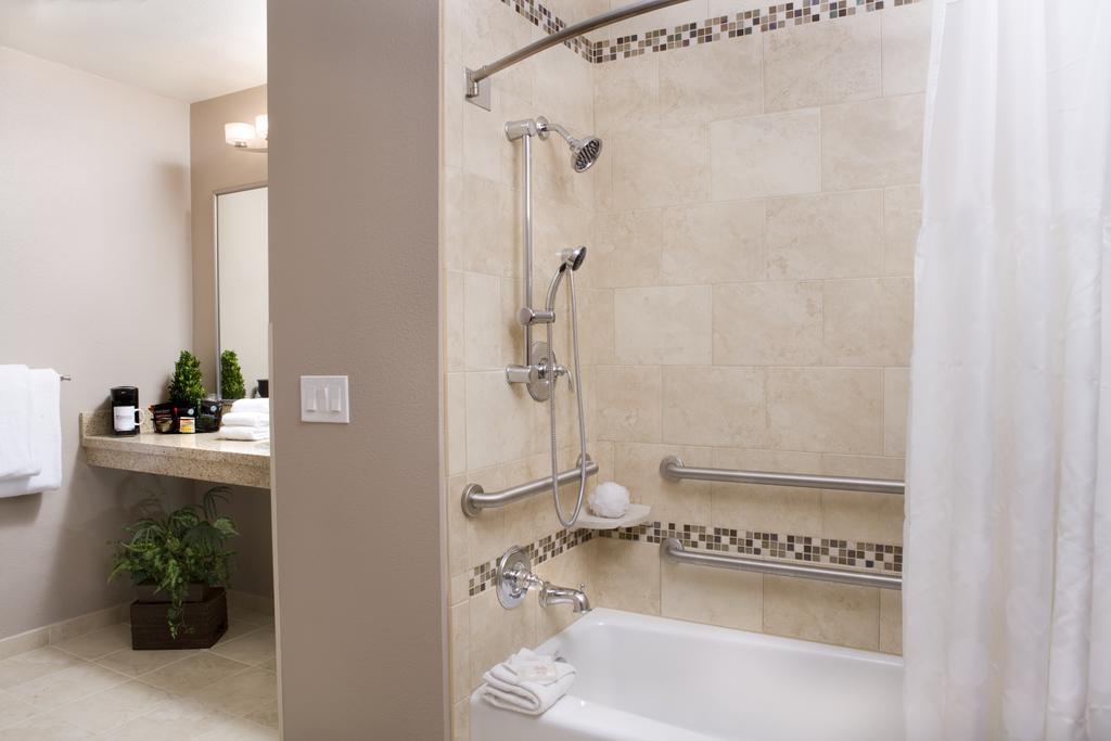 Classic Room - 2 Double Beds - Accessible