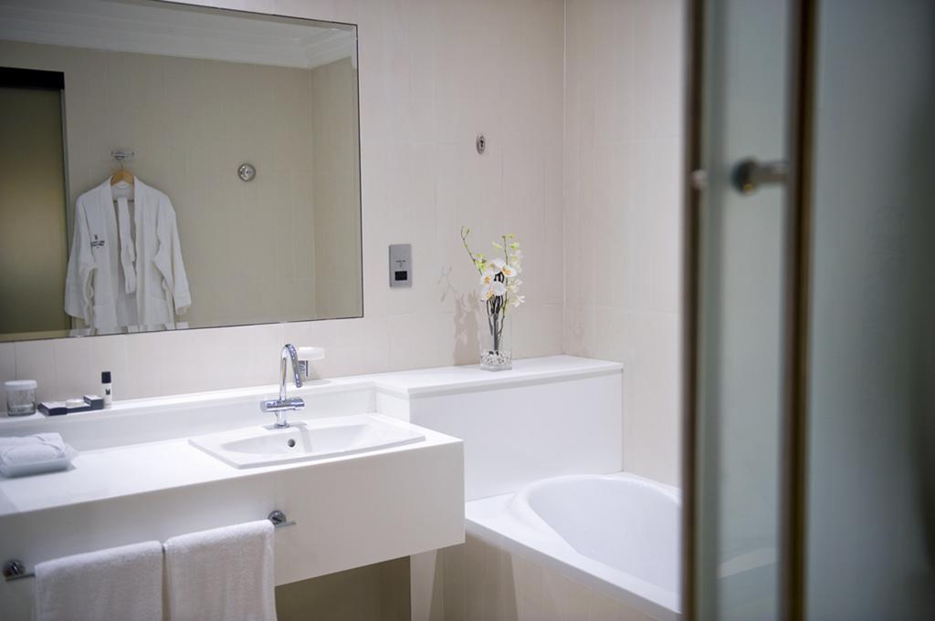 Superior Kamer met 2 Aparte Bedden, Gratis Pendeldienst naar DXB Airport Terminal 1 & 3