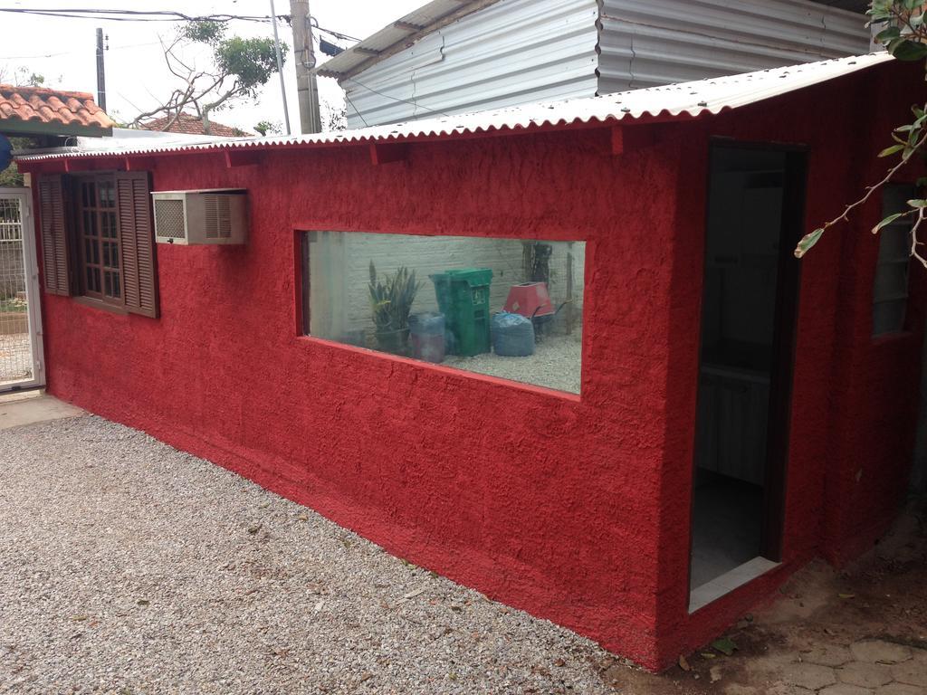 Estudio con cama grande y vistas al jardín