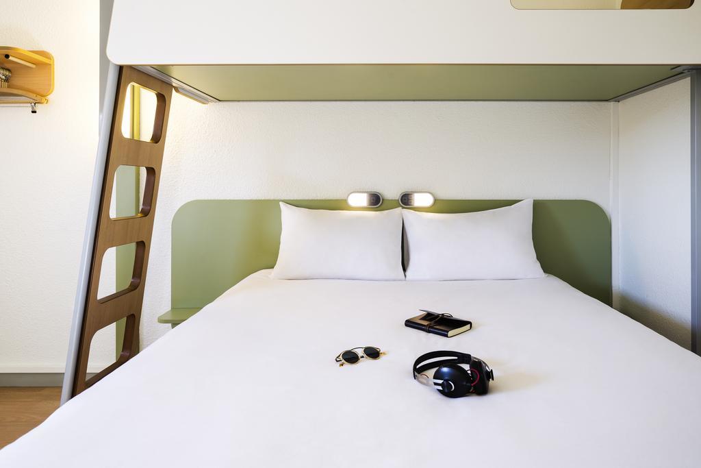 Quarto Triplo com 1 Cama de Casal e 1 Beliche